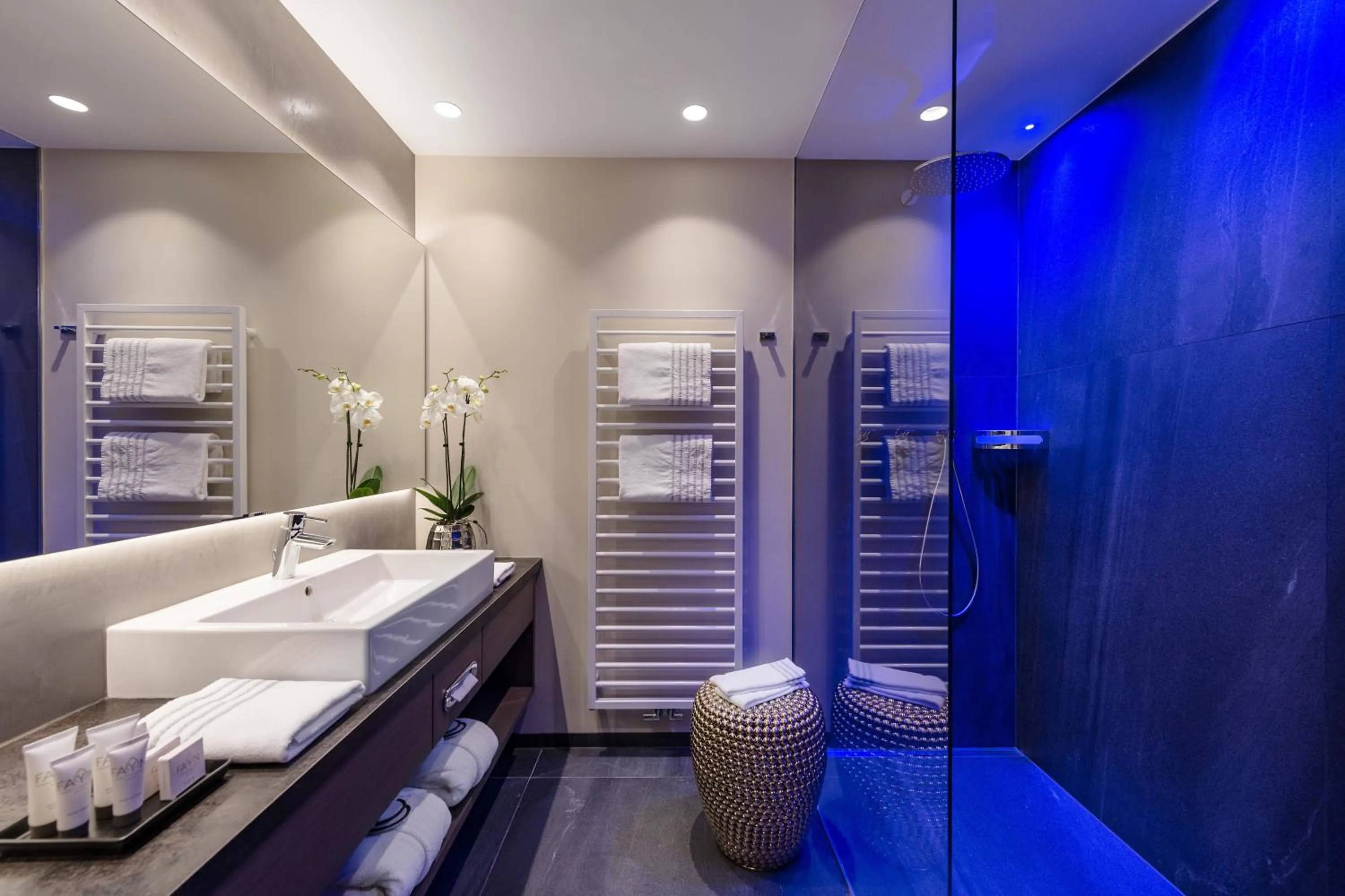 Bathroom in FAYN garden retreat hotel