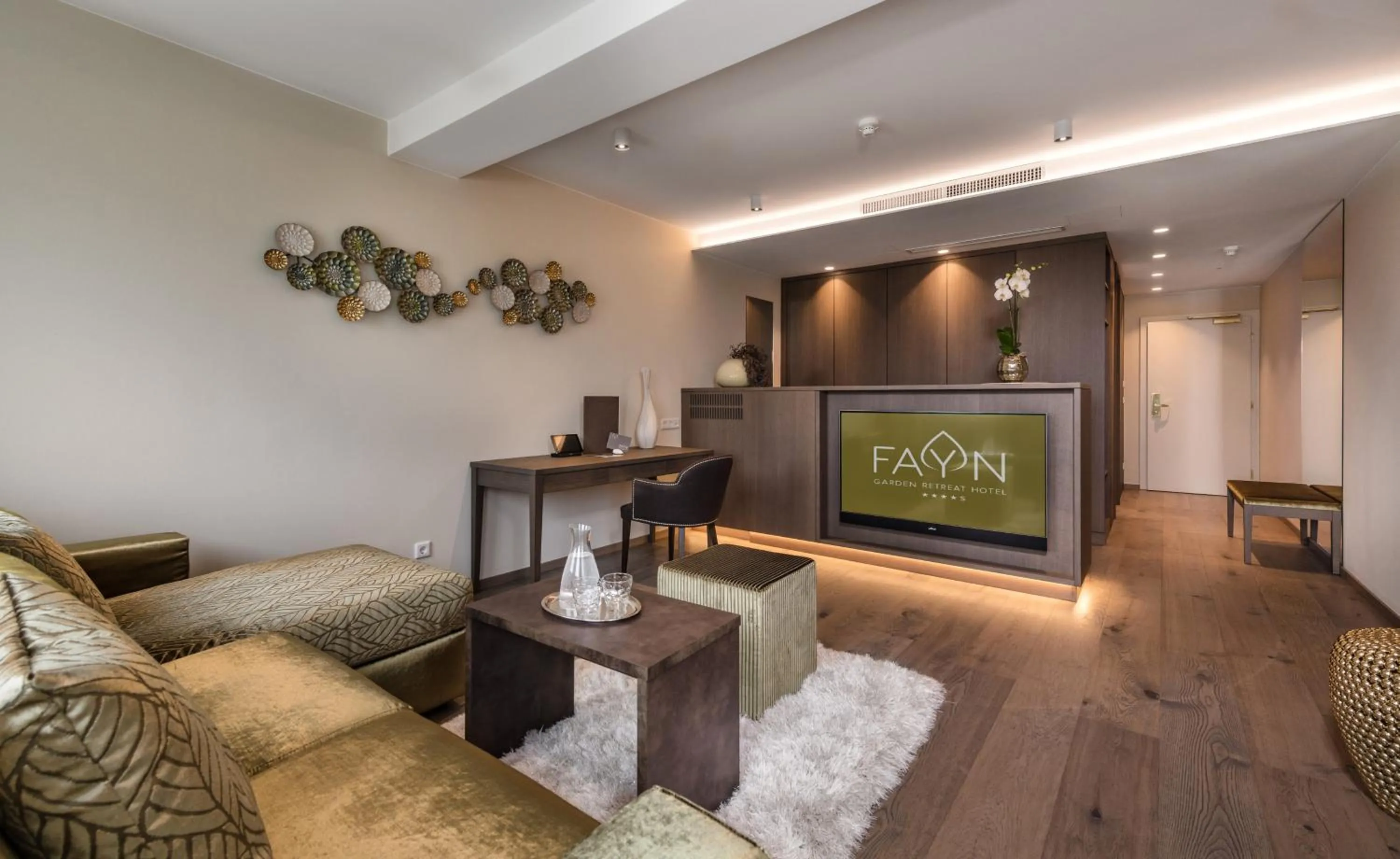 TV and multimedia in FAYN garden retreat hotel