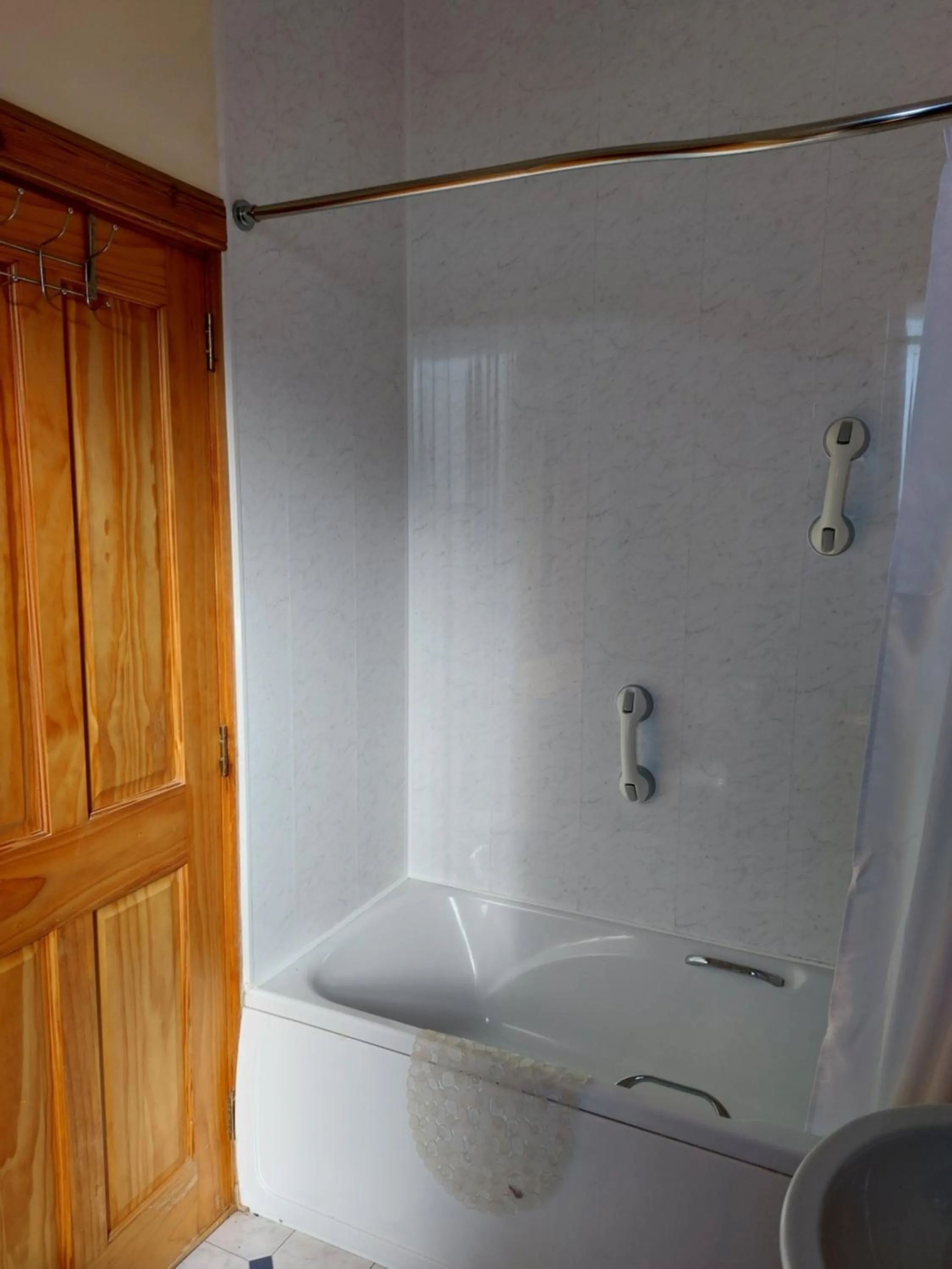 Bathroom in Eddlewood Guest House