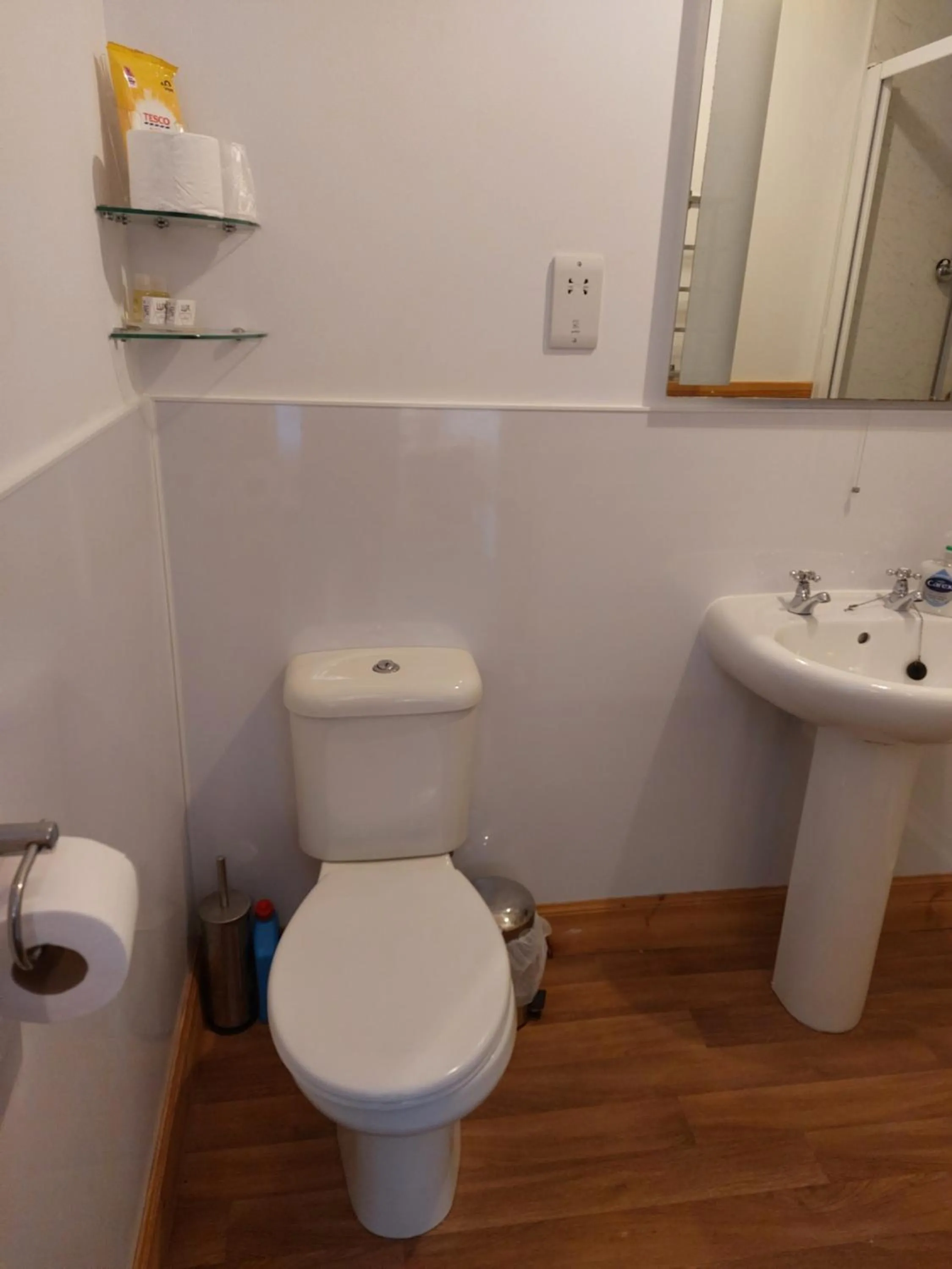 Bathroom in Eddlewood Guest House