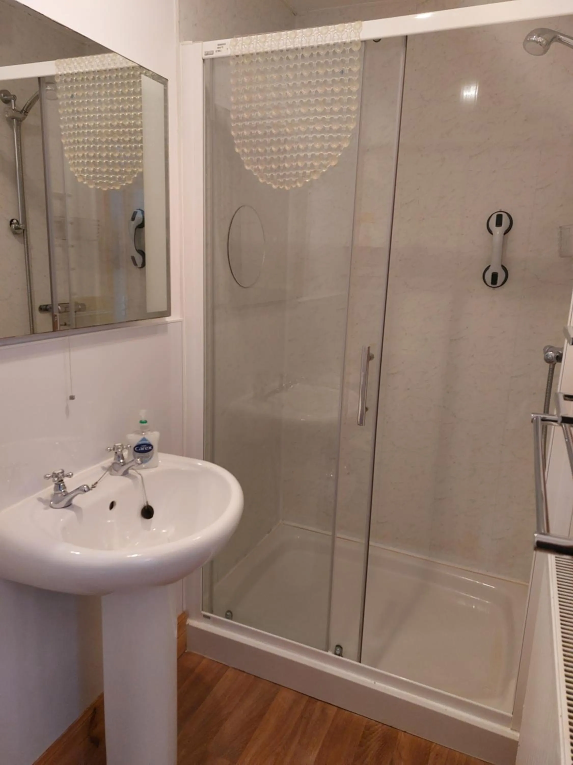 Bathroom in Eddlewood Guest House