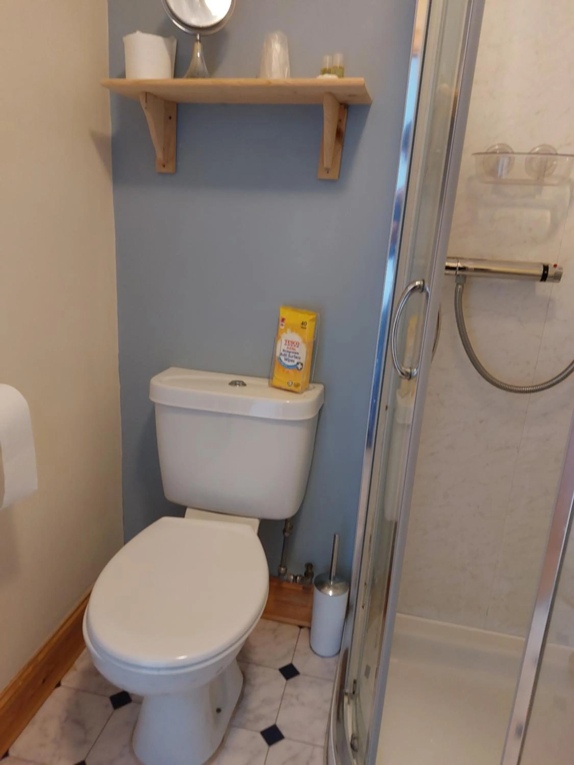 Bathroom in Eddlewood Guest House