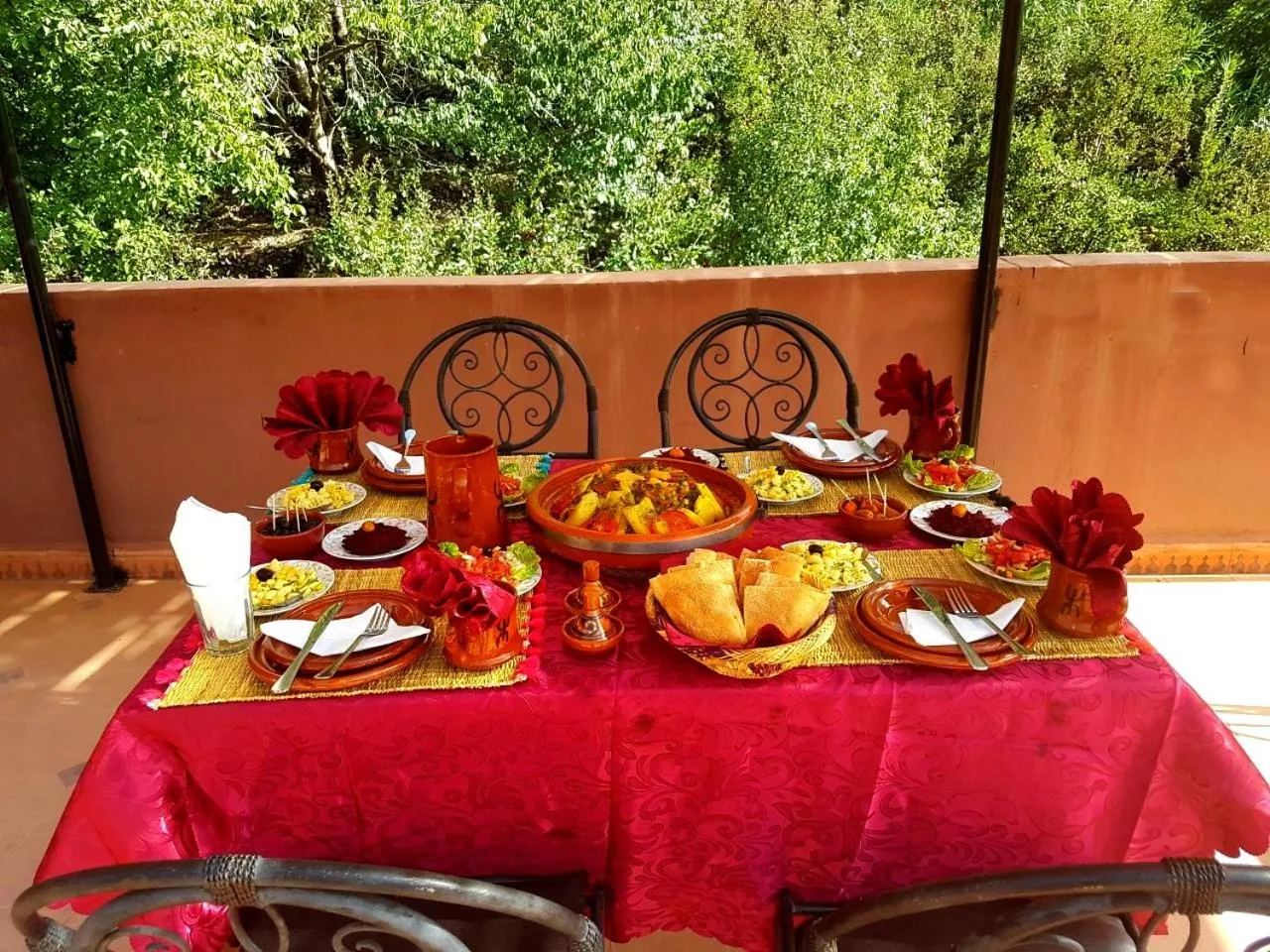 Restaurant/places to eat in Atlas Imoula