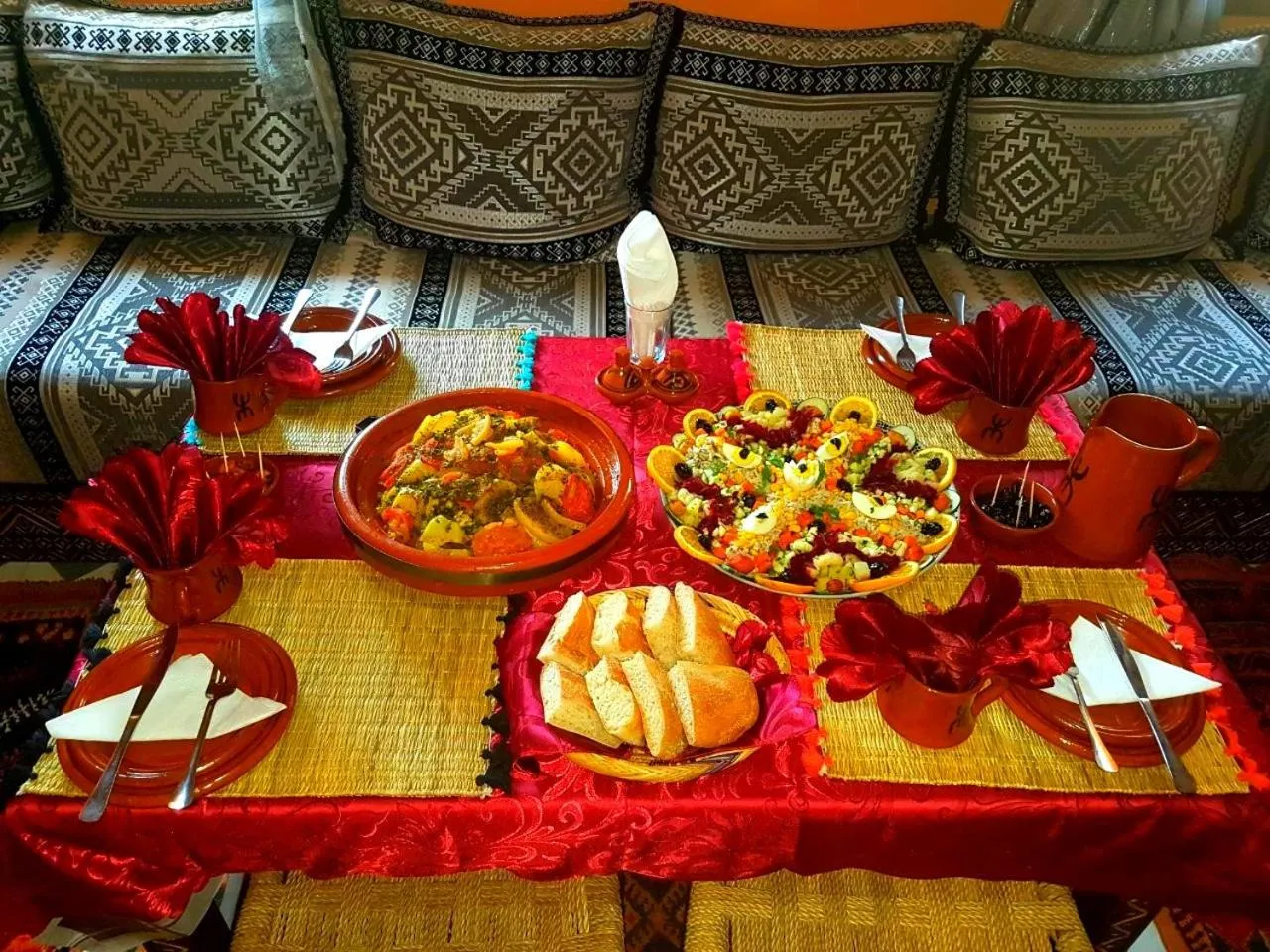 Restaurant/places to eat in Atlas Imoula