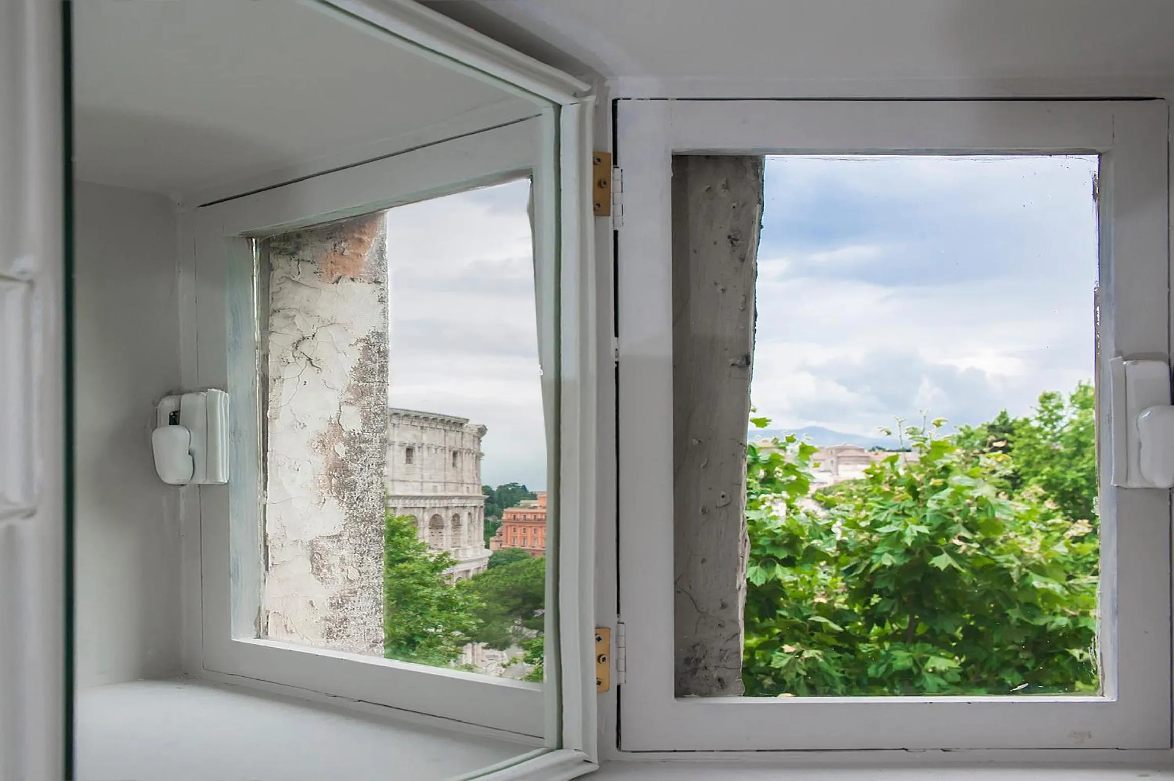 Decorative detail in Colosseum Corner