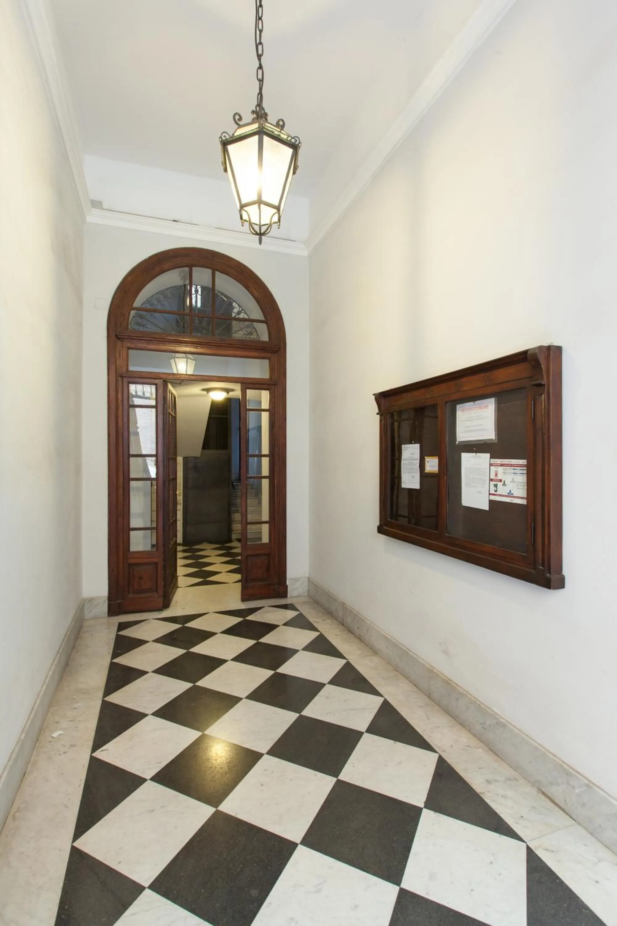 Facade/entrance in Colosseum Corner
