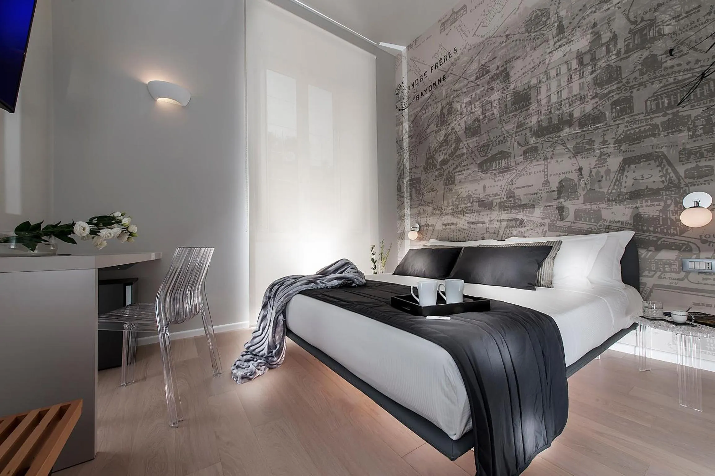 Photo of the whole room, Bed in Colosseum Corner