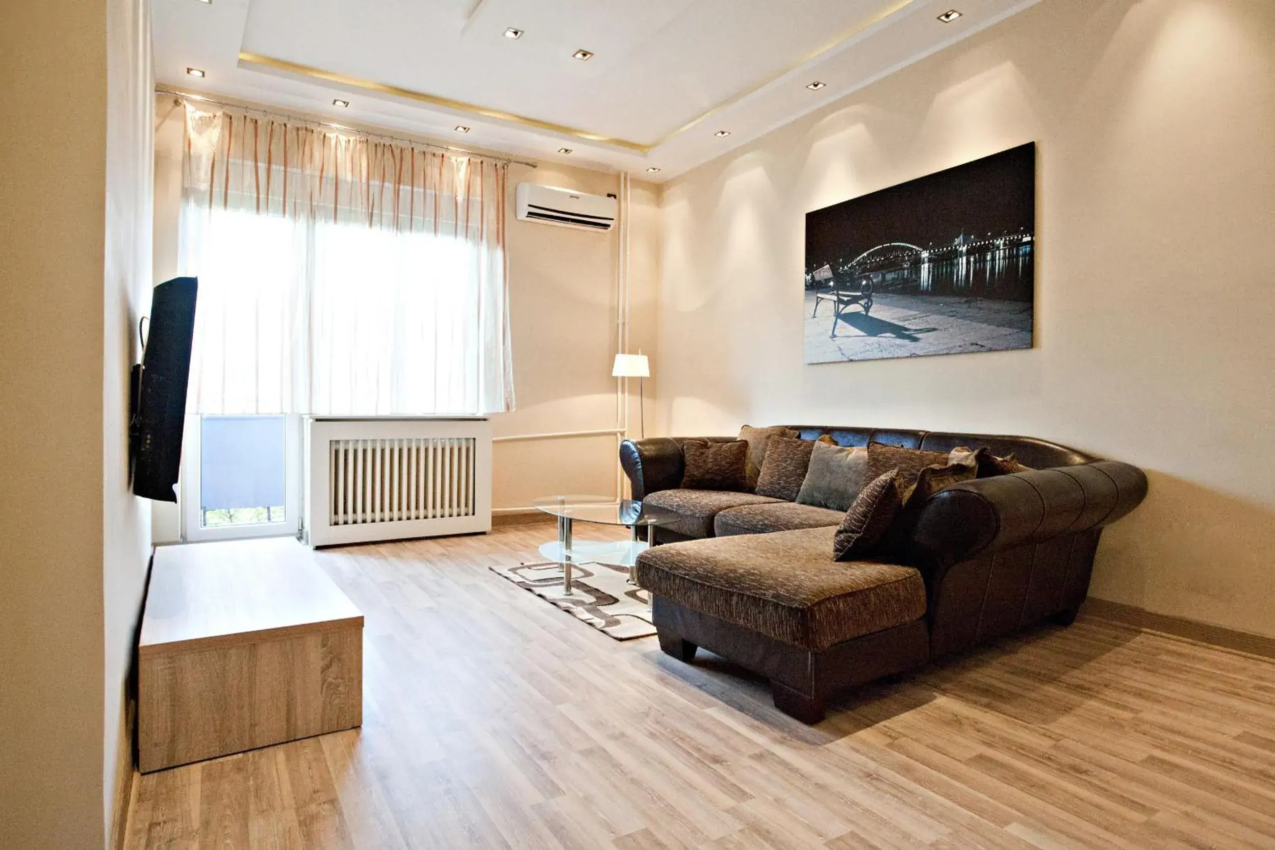 Two-Bedroom Apartment with Balcony in Feel Belgrade Bohemian Apartment Two-Bedroom Apartment with Balcony in Feel Belgrade Bohemian Apartment