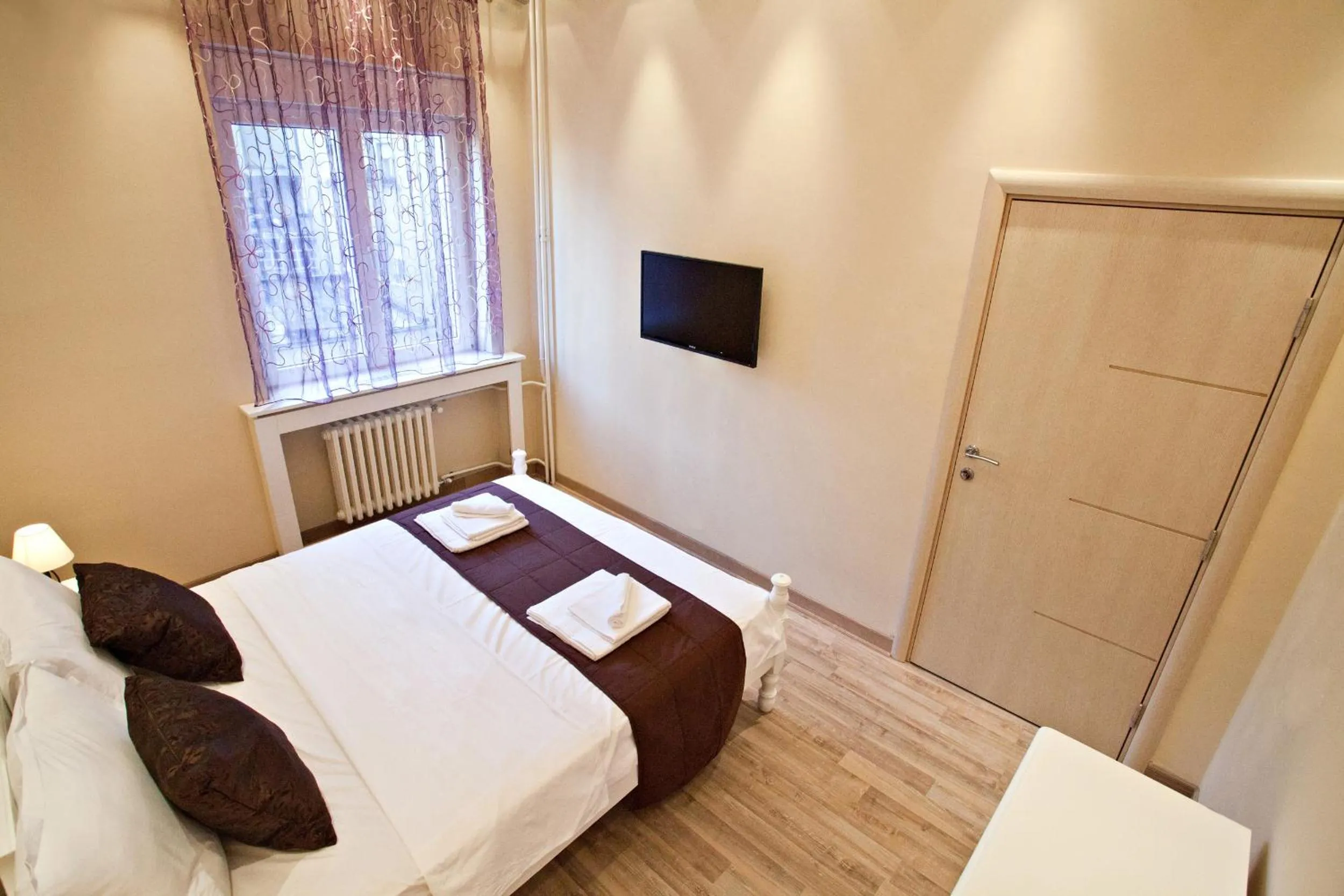 TV and multimedia, Bed in Feel Belgrade Bohemian Apartment