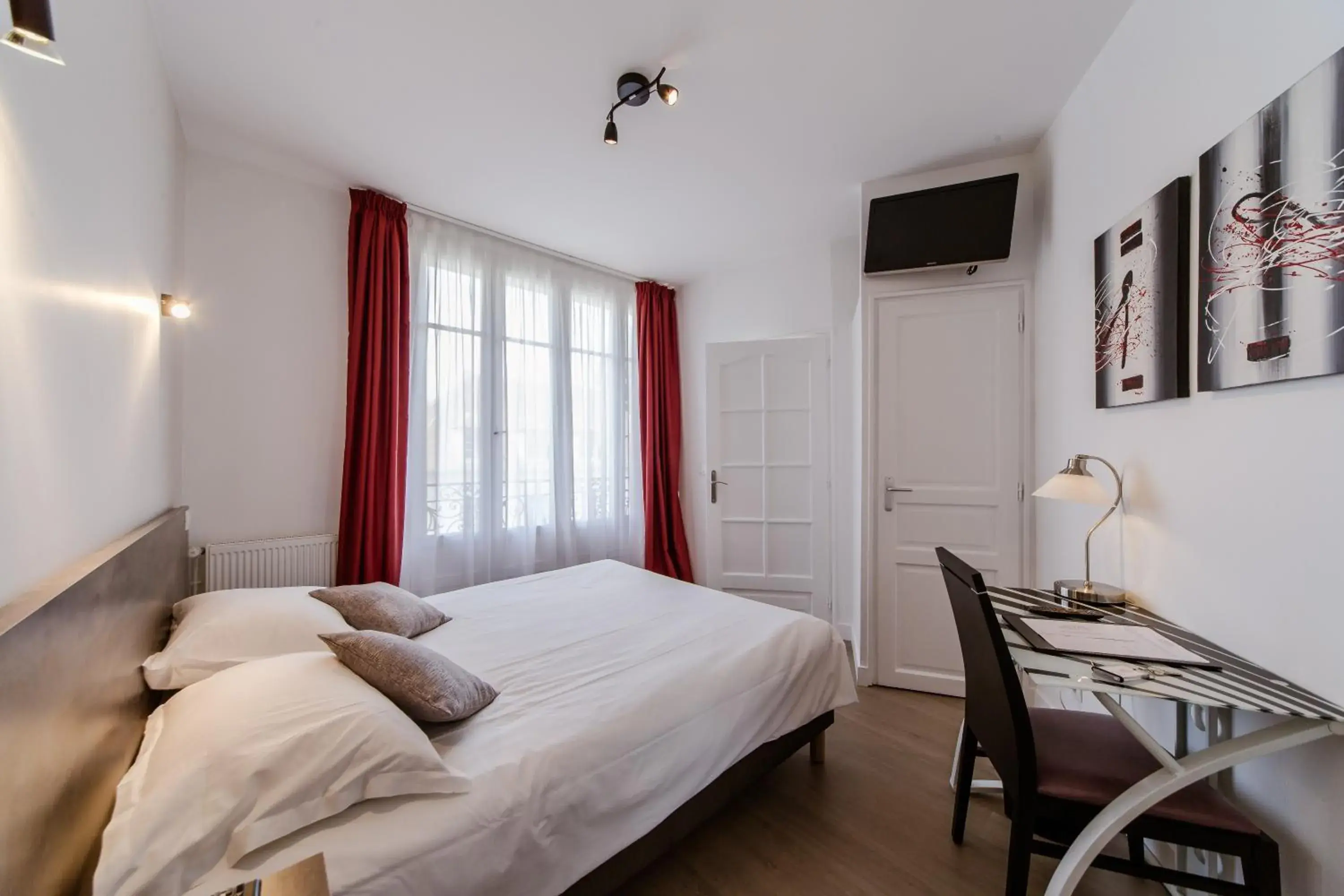 Standard Double Room - single occupancy in LOGIS HOTEL - Le Petit Bellon Standard Double Room - single occupancy in LOGIS HOTEL - Le Petit Bellon