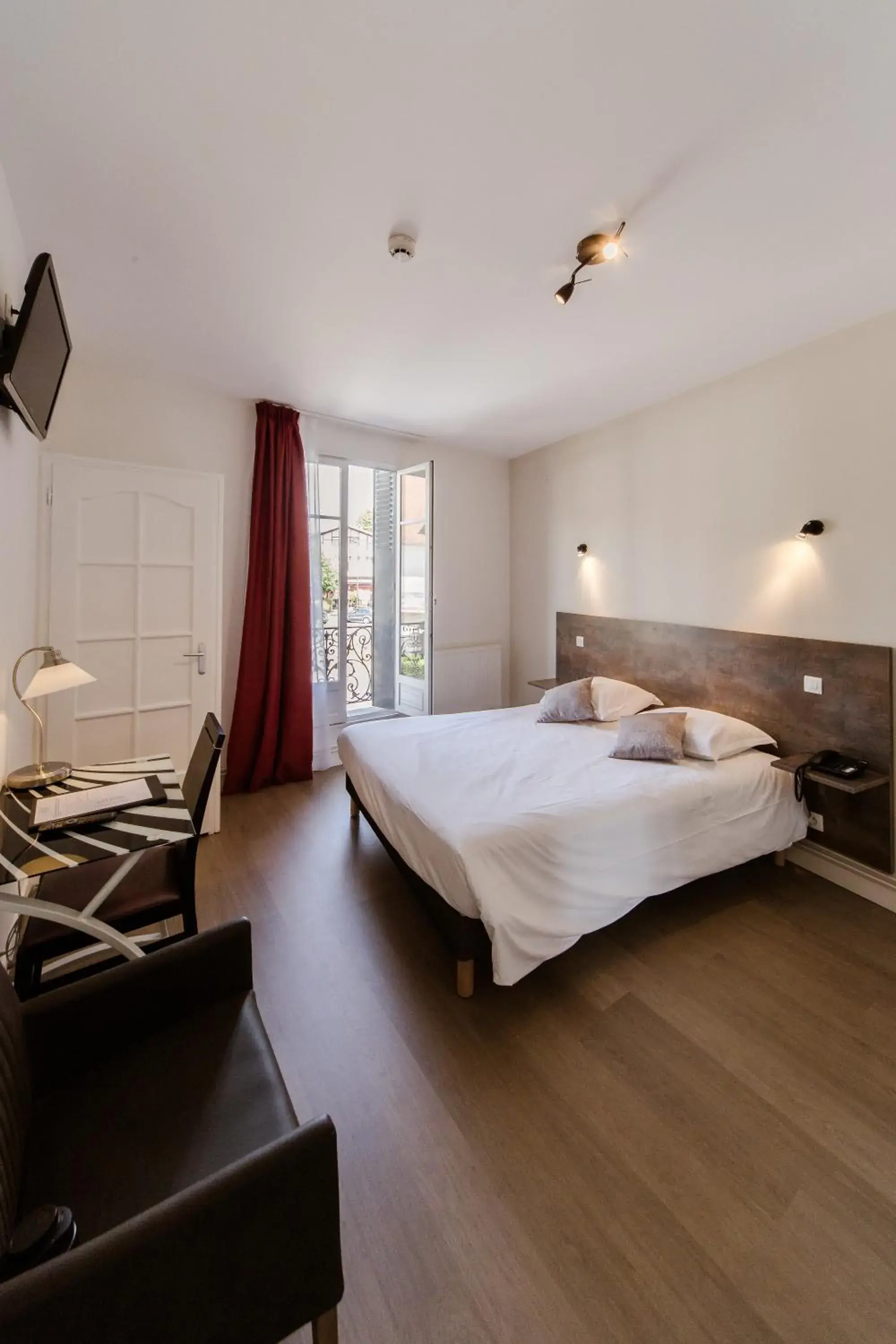 Superior Double Room in LOGIS HOTEL - Le Petit Bellon Superior Double Room in LOGIS HOTEL - Le Petit Bellon
