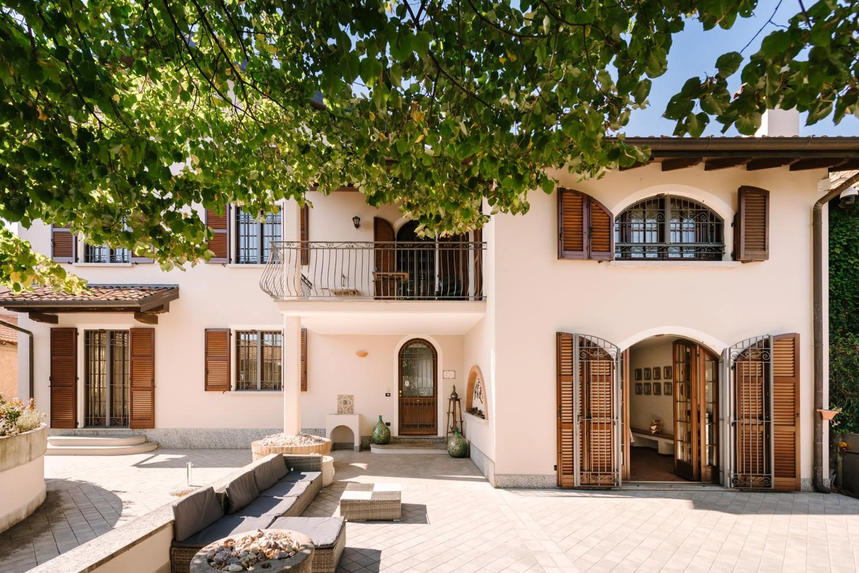 Facade/entrance in Villa Rosalia