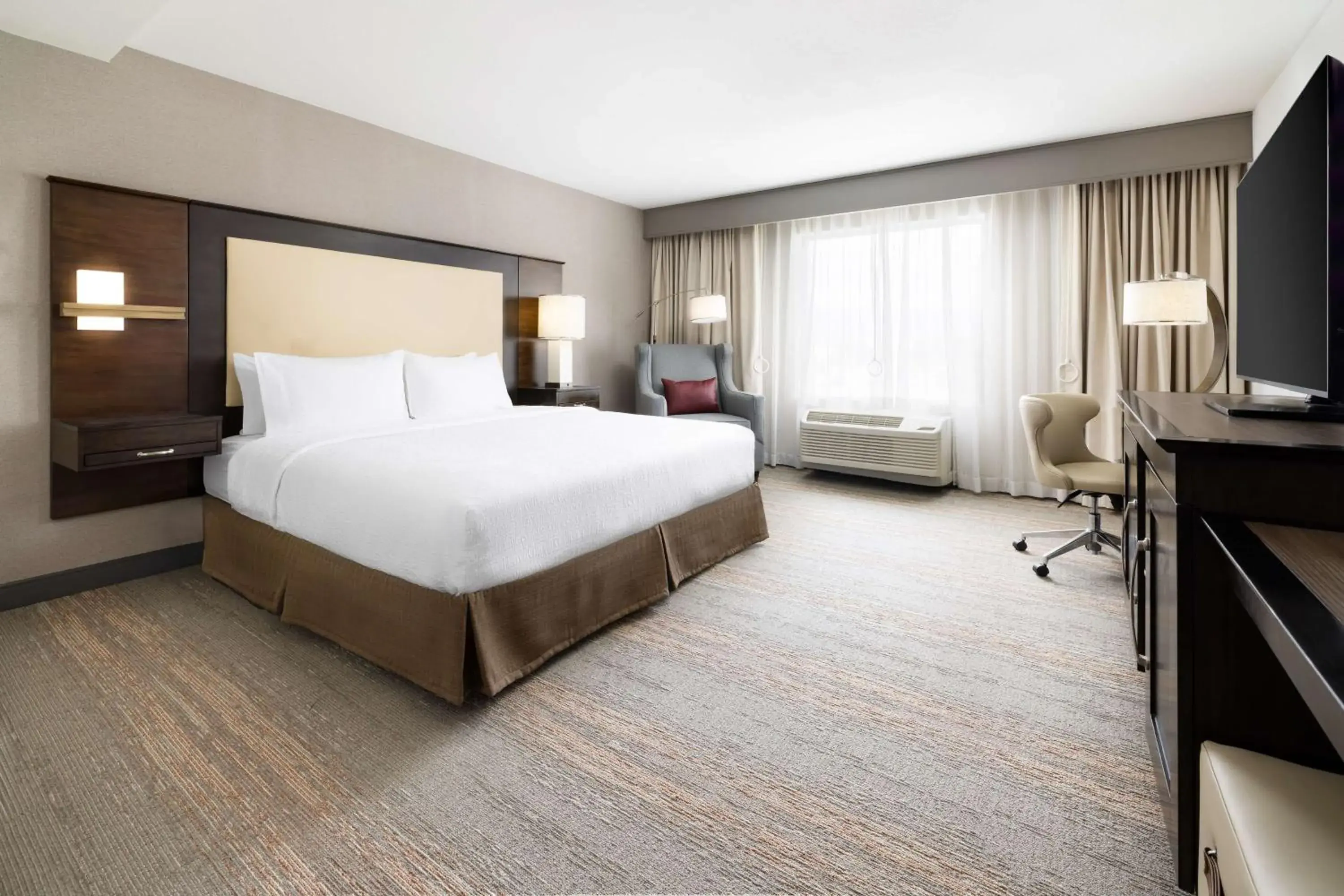 Bed in Hampton Inn & Suites - Napa, CA Bed in Hampton Inn & Suites - Napa, CA