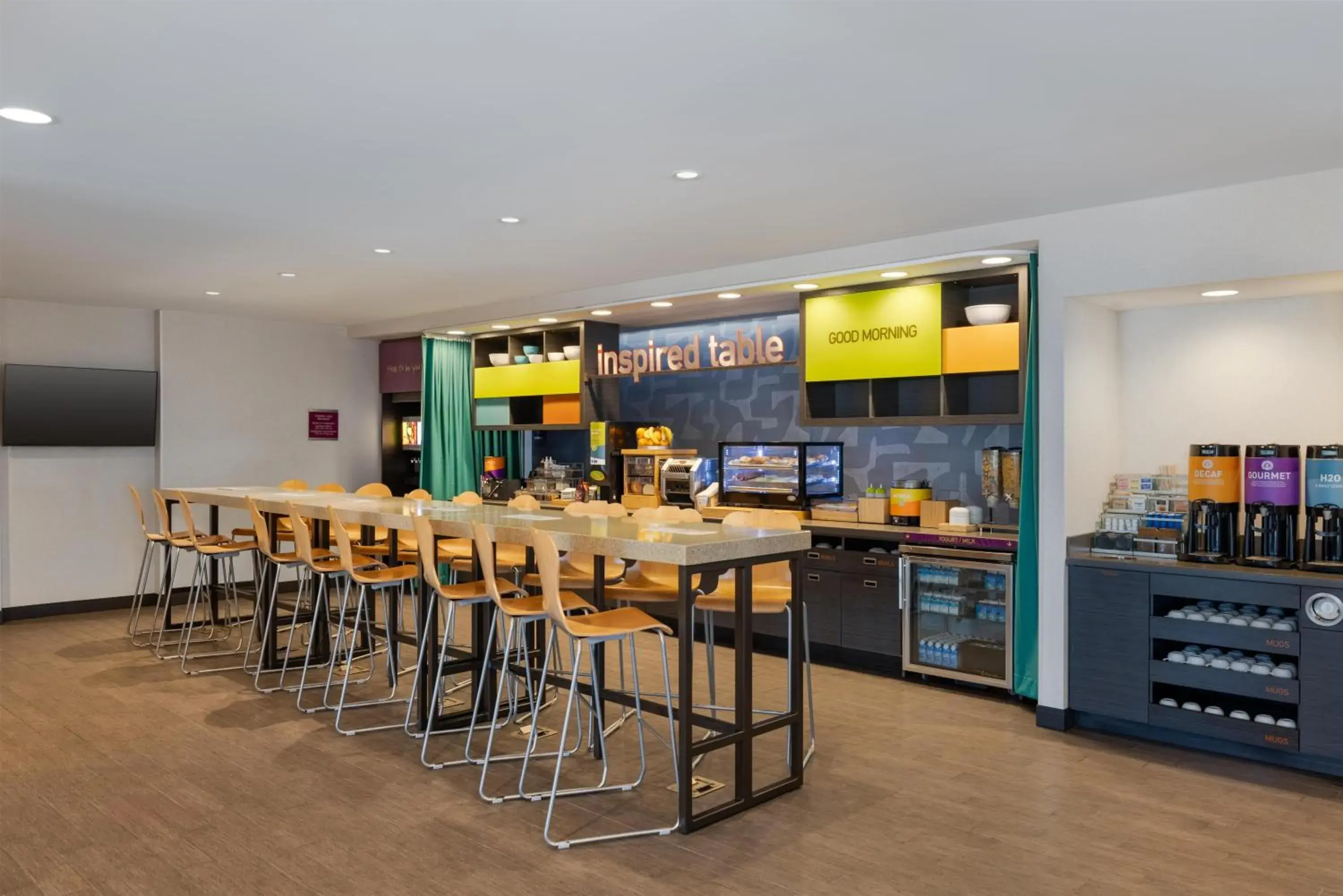 Breakfast in Home2 Suites by Hilton Milwaukee Brookfield Breakfast in Home2 Suites by Hilton Milwaukee Brookfield