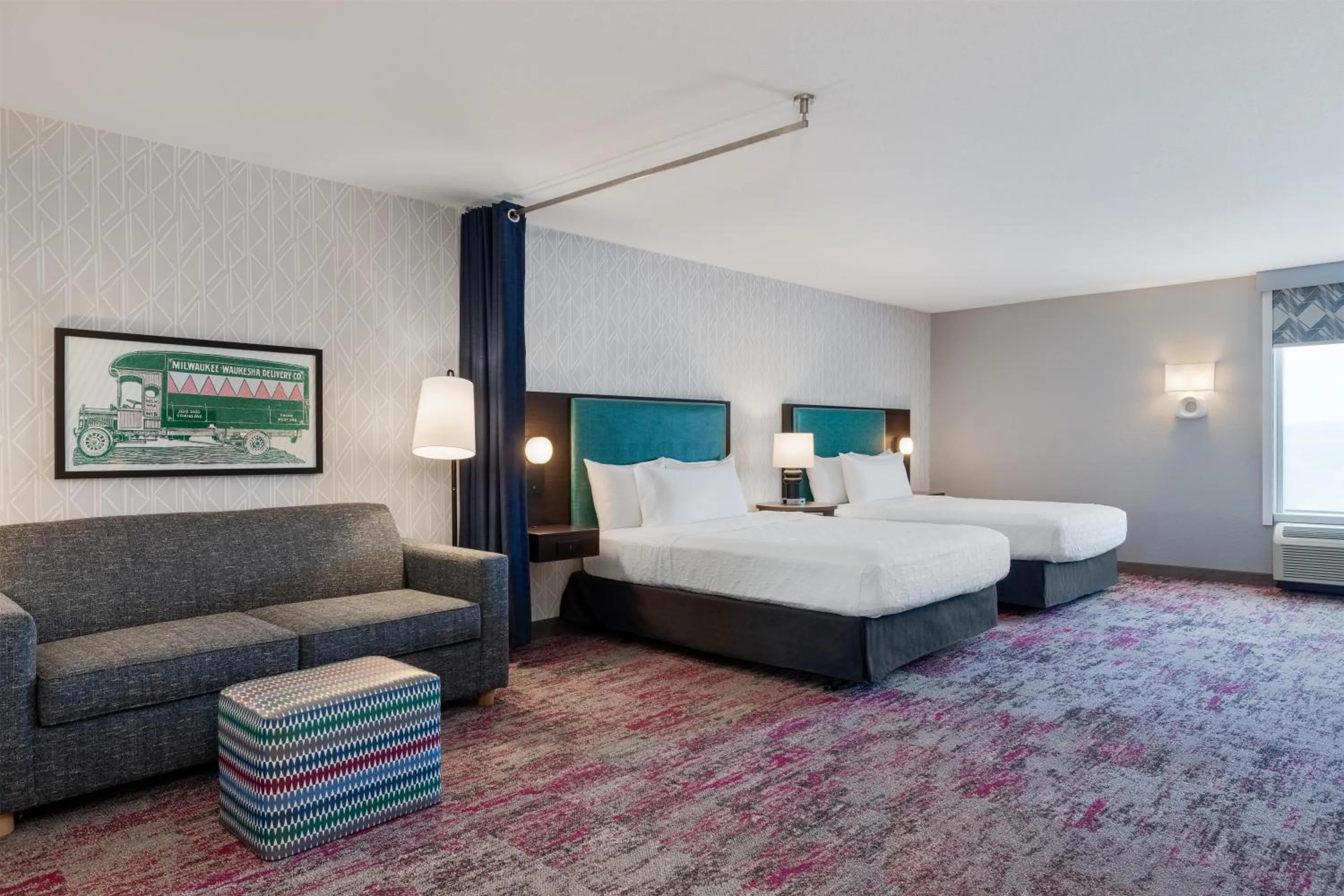 Living room, Bed in Home2 Suites by Hilton Milwaukee Brookfield