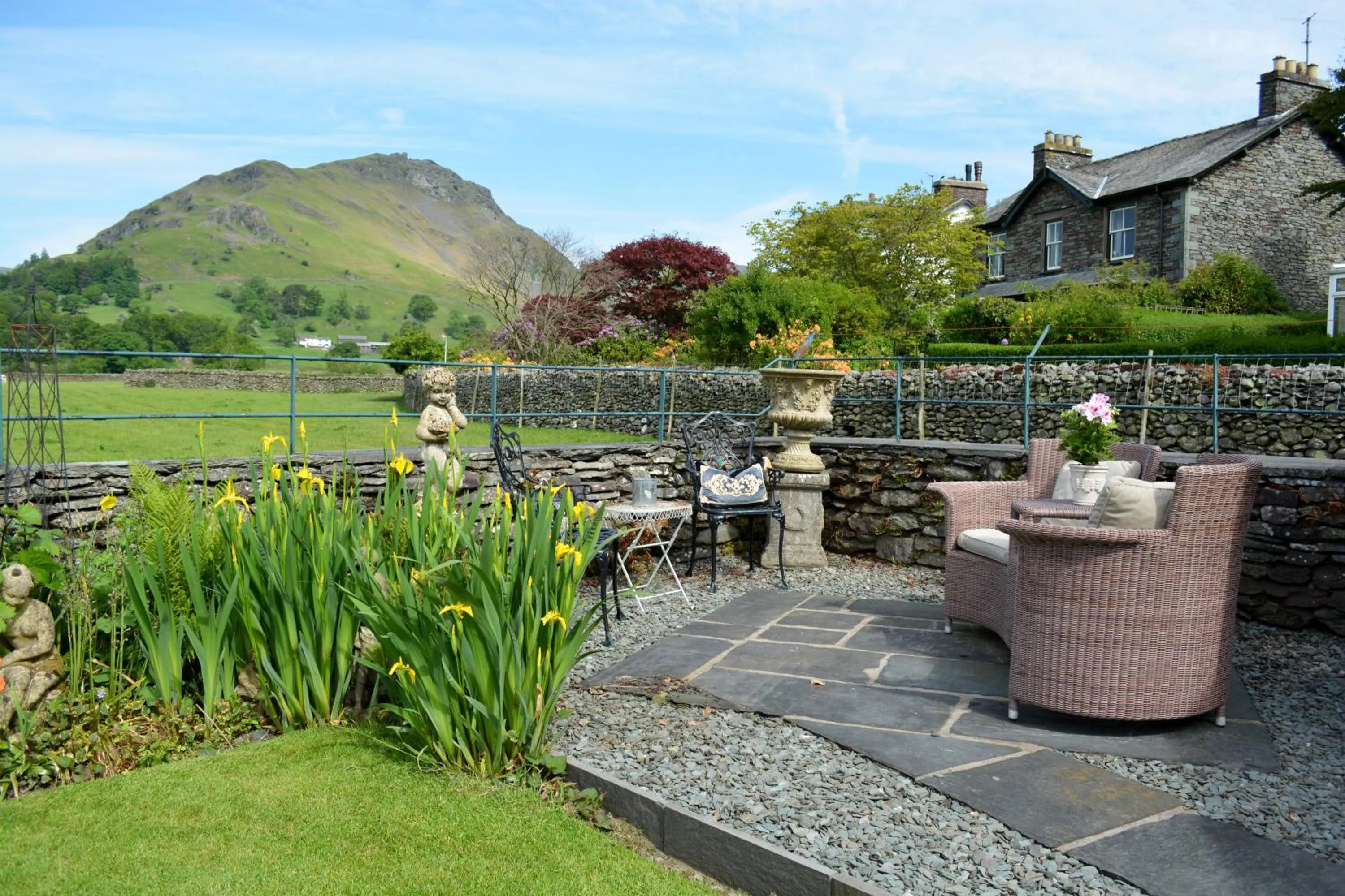 Mountain view in Raise View House