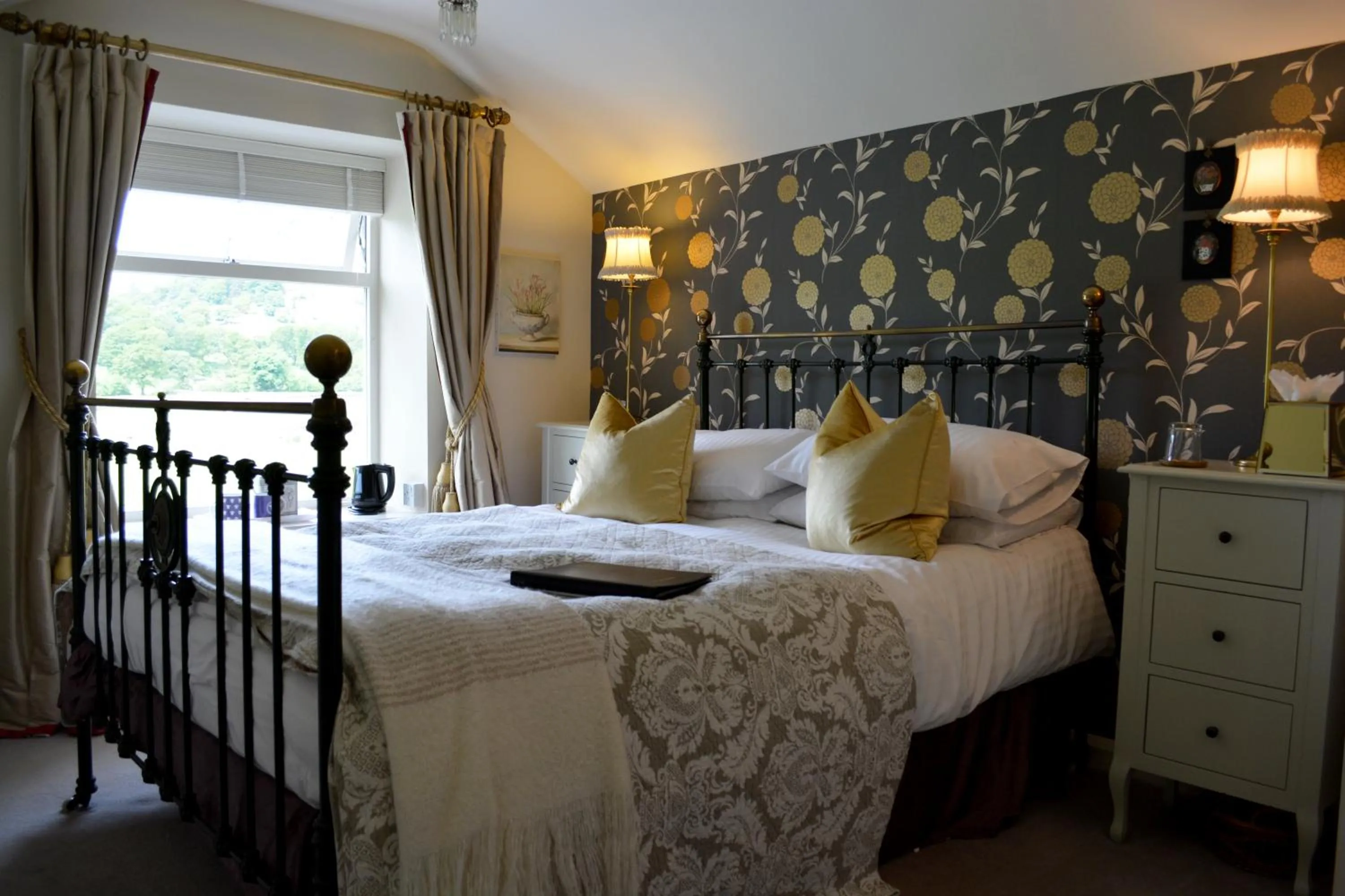 Bed in Raise View House