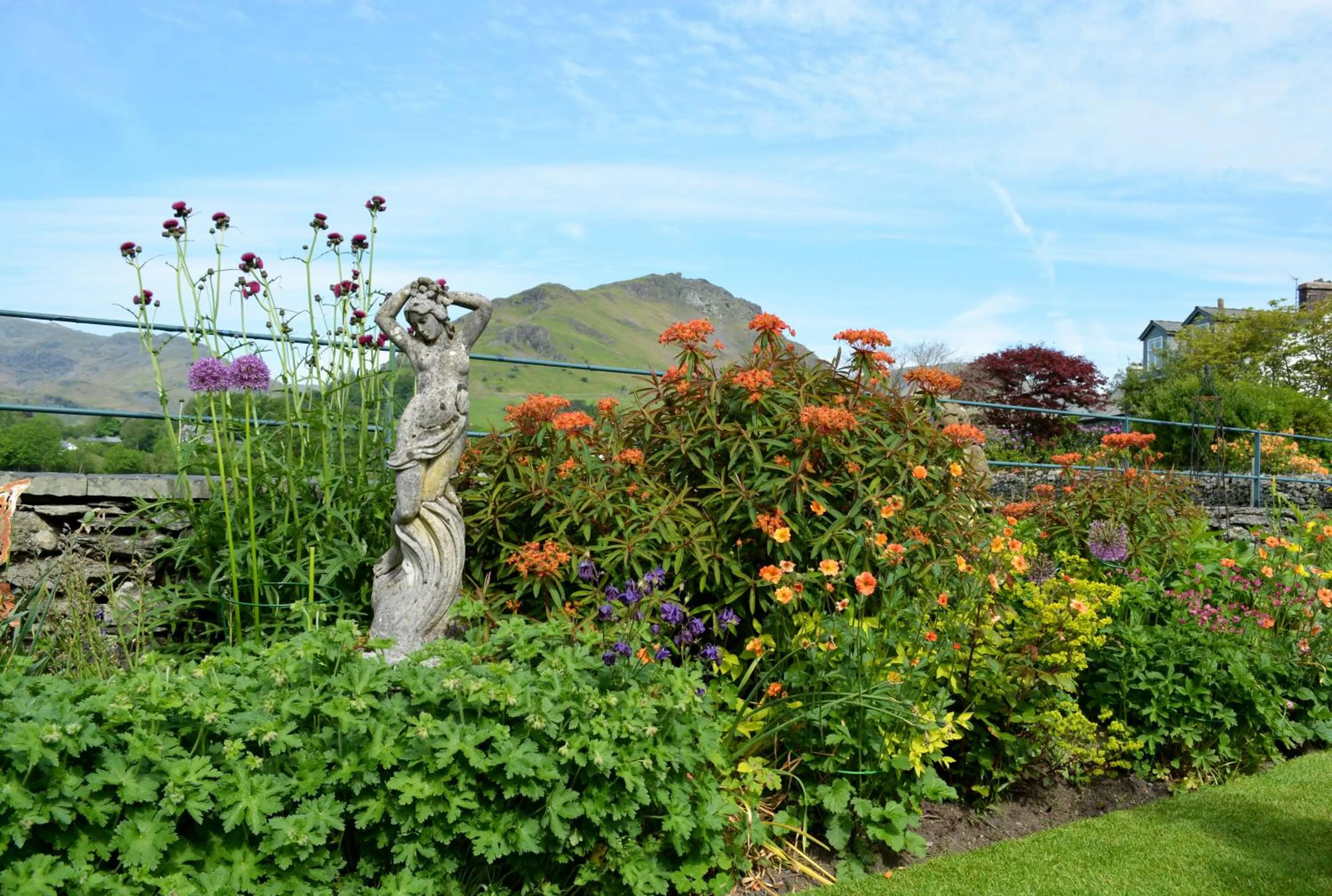 Mountain view in Raise View House