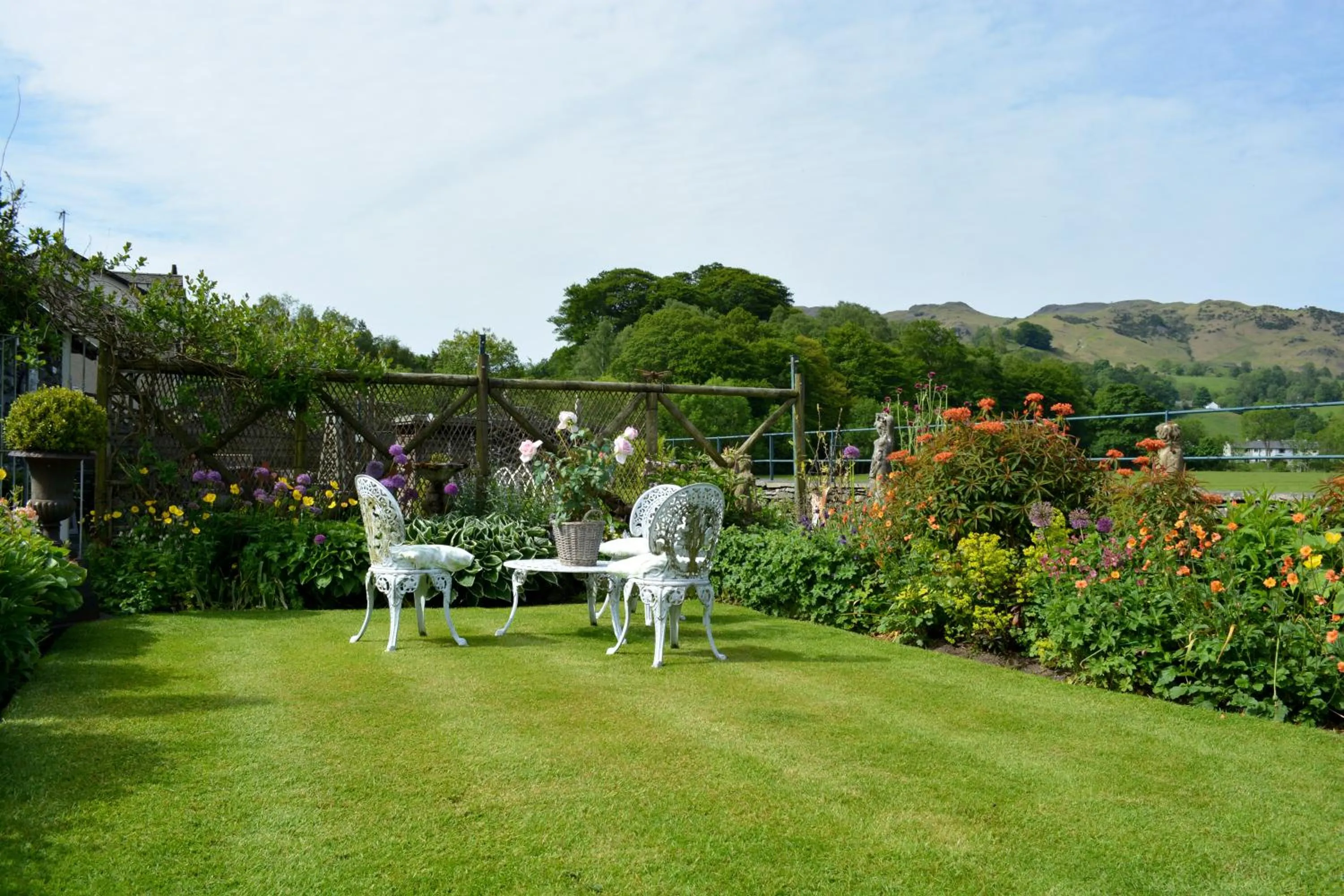 Mountain view in Raise View House