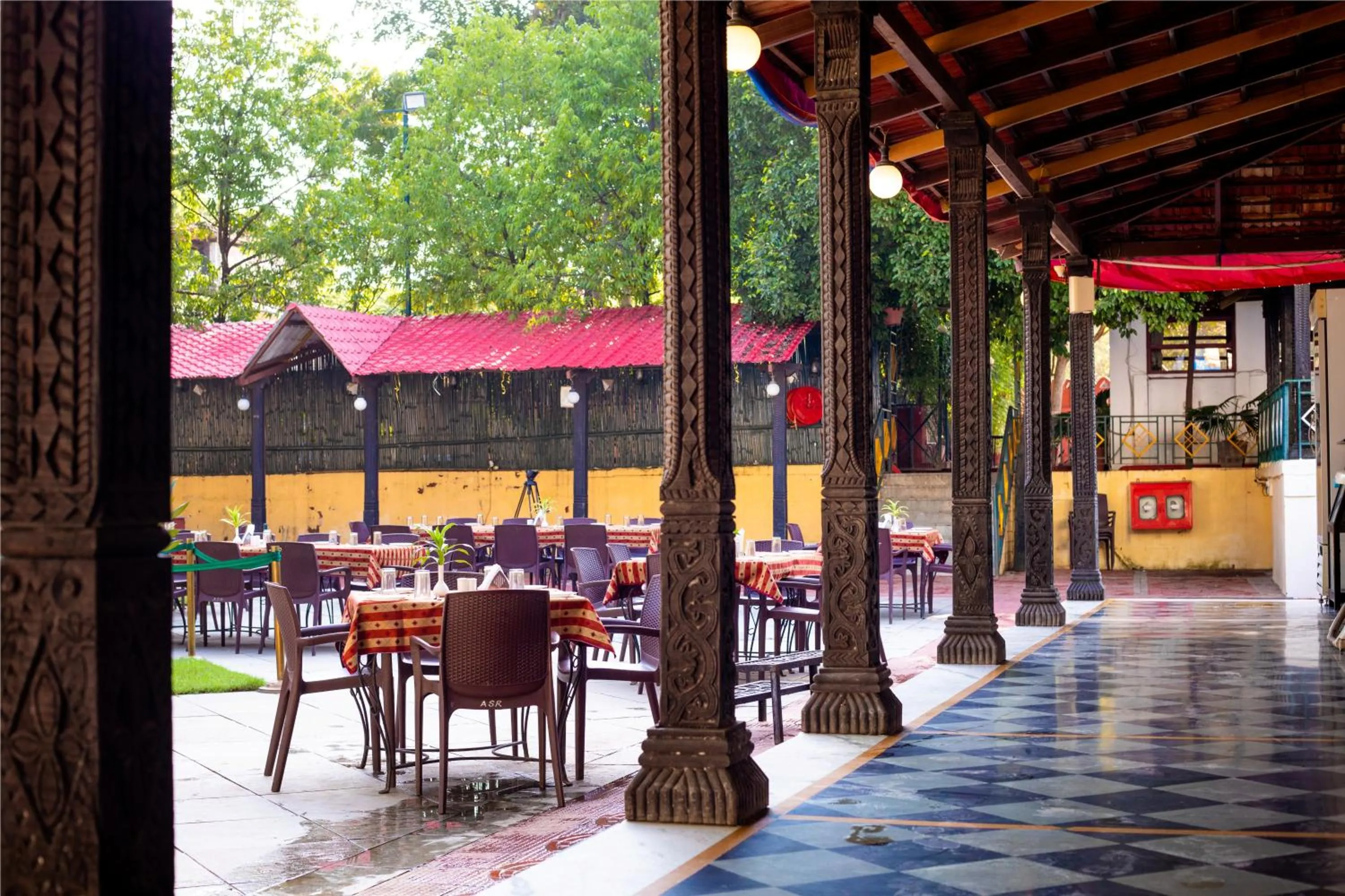 Restaurant/places to eat in Amantra Shilpi Resort & Spa Udaipur