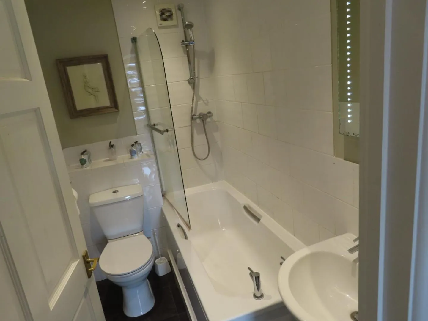 Shower in The Riverside