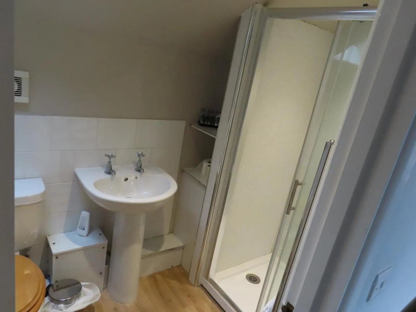 Shower in The Riverside