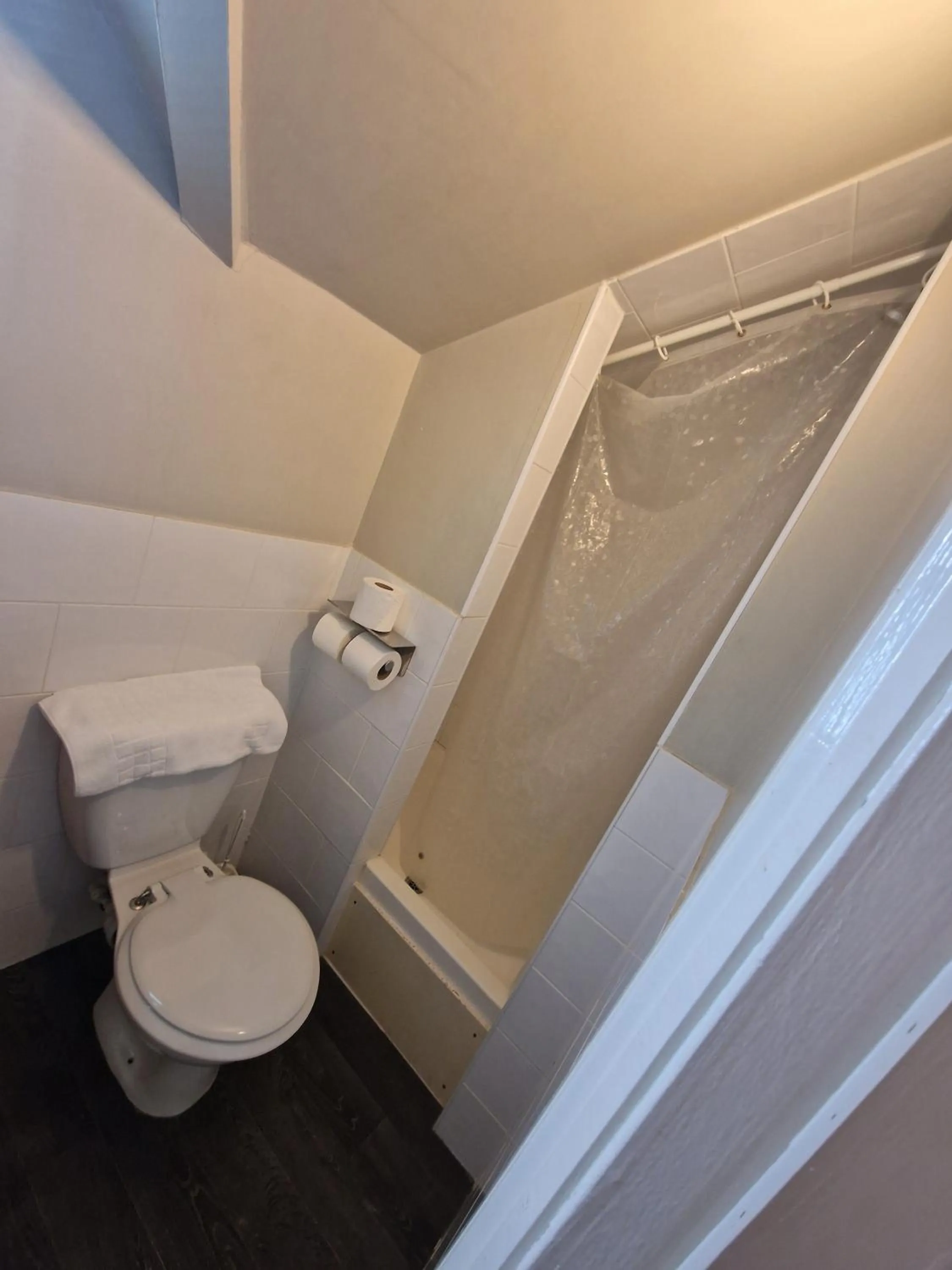 Shower in The Riverside