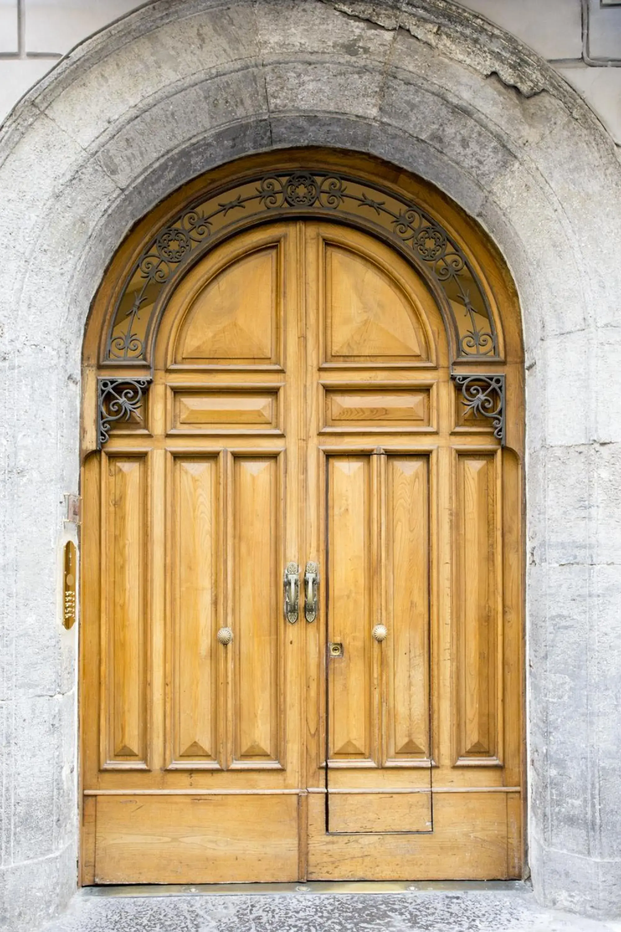 Facade/entrance in Napoli Class Facade/entrance in Napoli Class