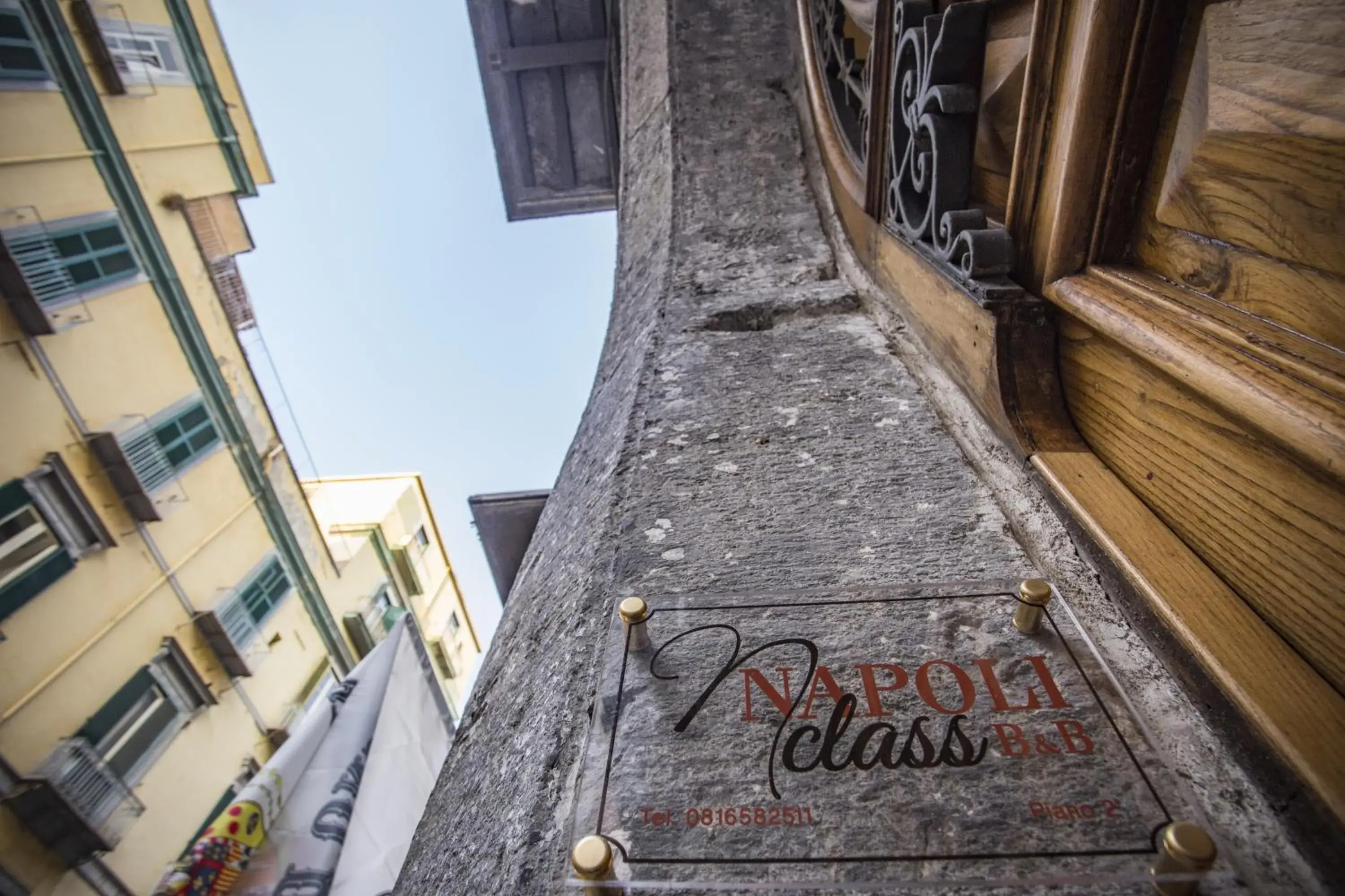 Facade/entrance in Napoli Class Facade/entrance in Napoli Class