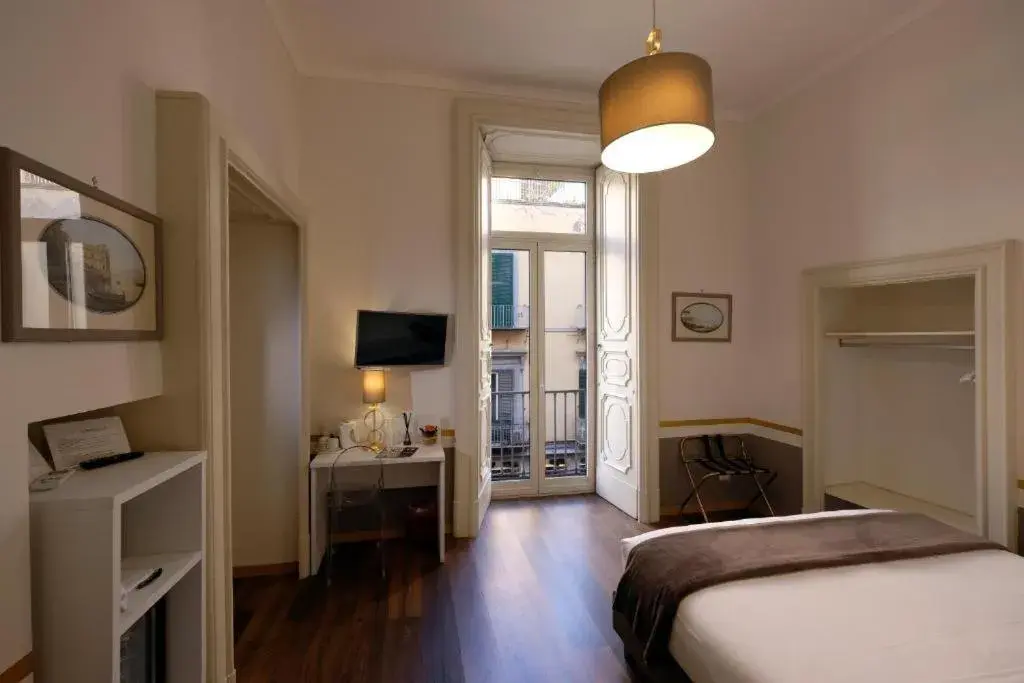 Bedroom, Bed in Napoli Class Bedroom, Bed in Napoli Class