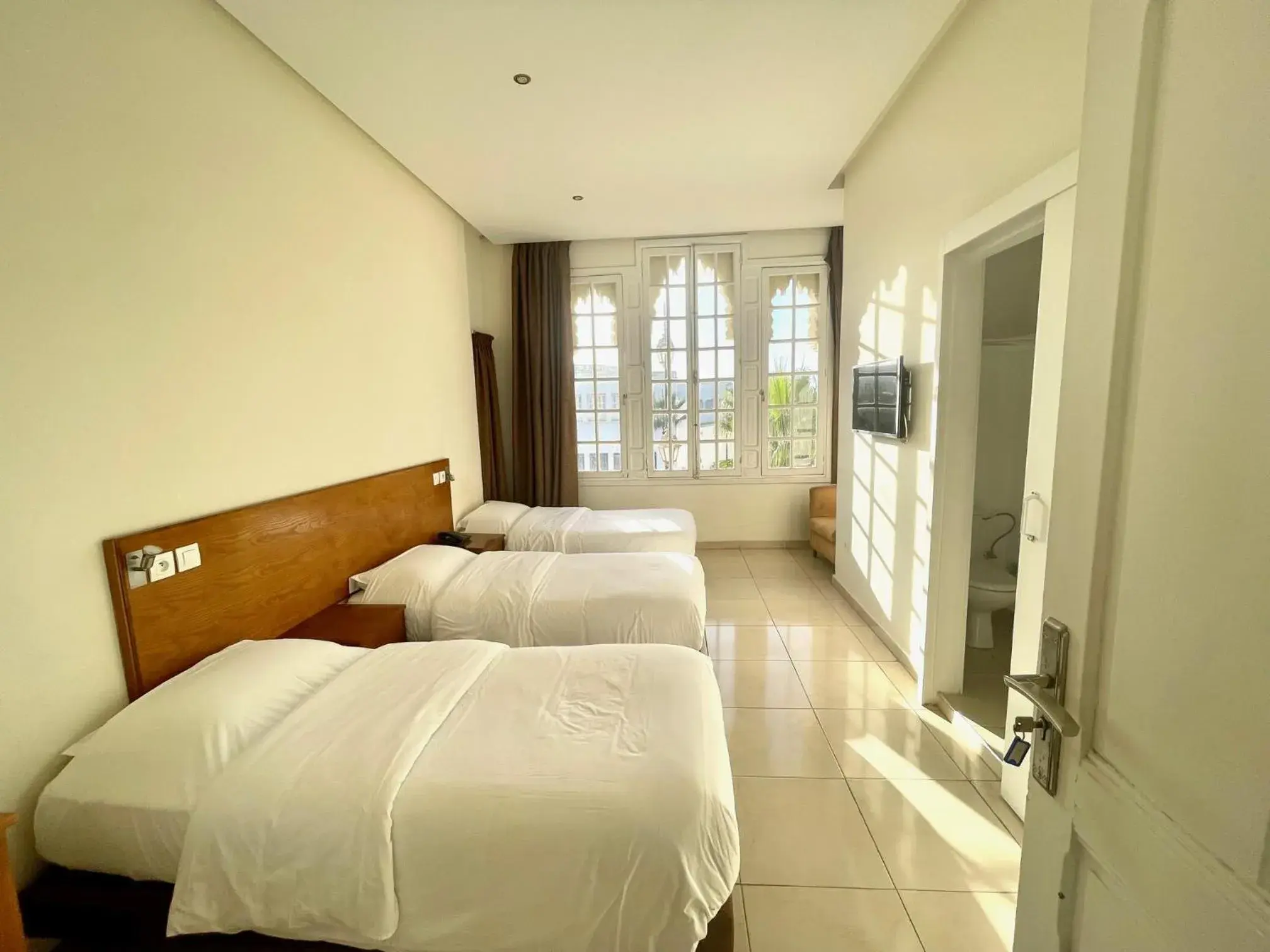 Triple Room with Private Bathroom in Hotel Lutece Triple Room with Private Bathroom in Hotel Lutece