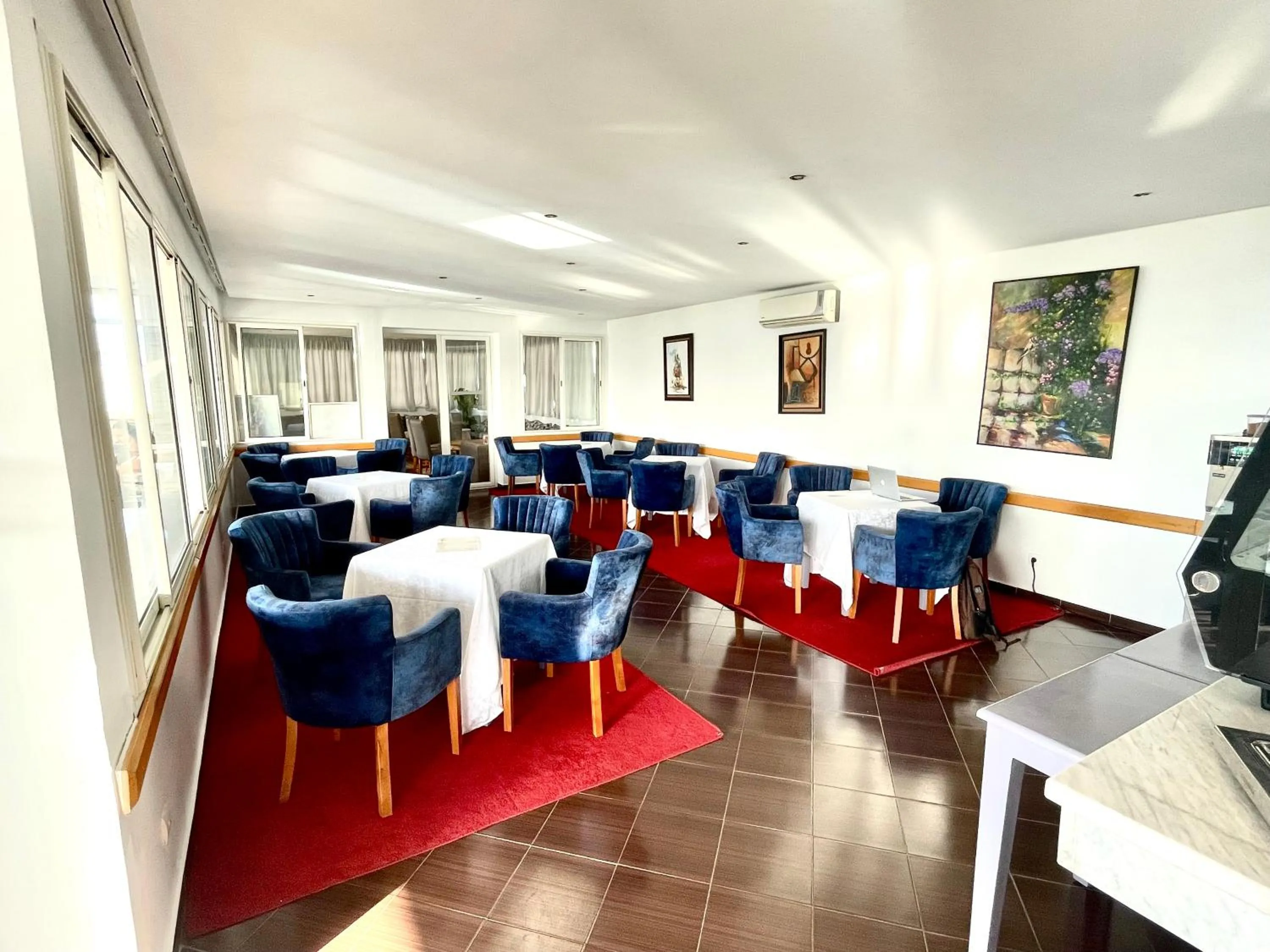 Restaurant/places to eat in Hotel Lutece