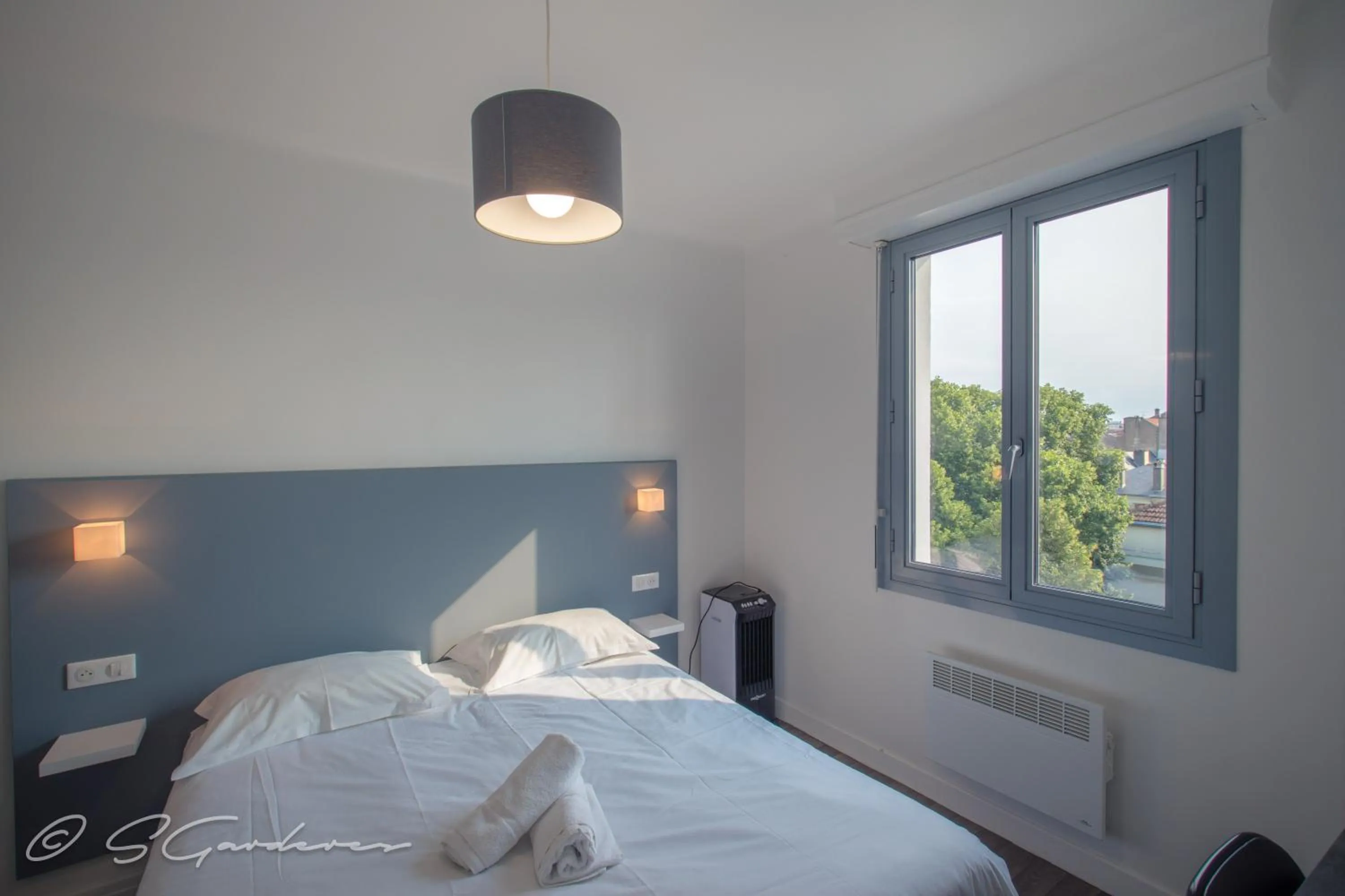 Bedroom, Bed in Le Matisse Pau Centre