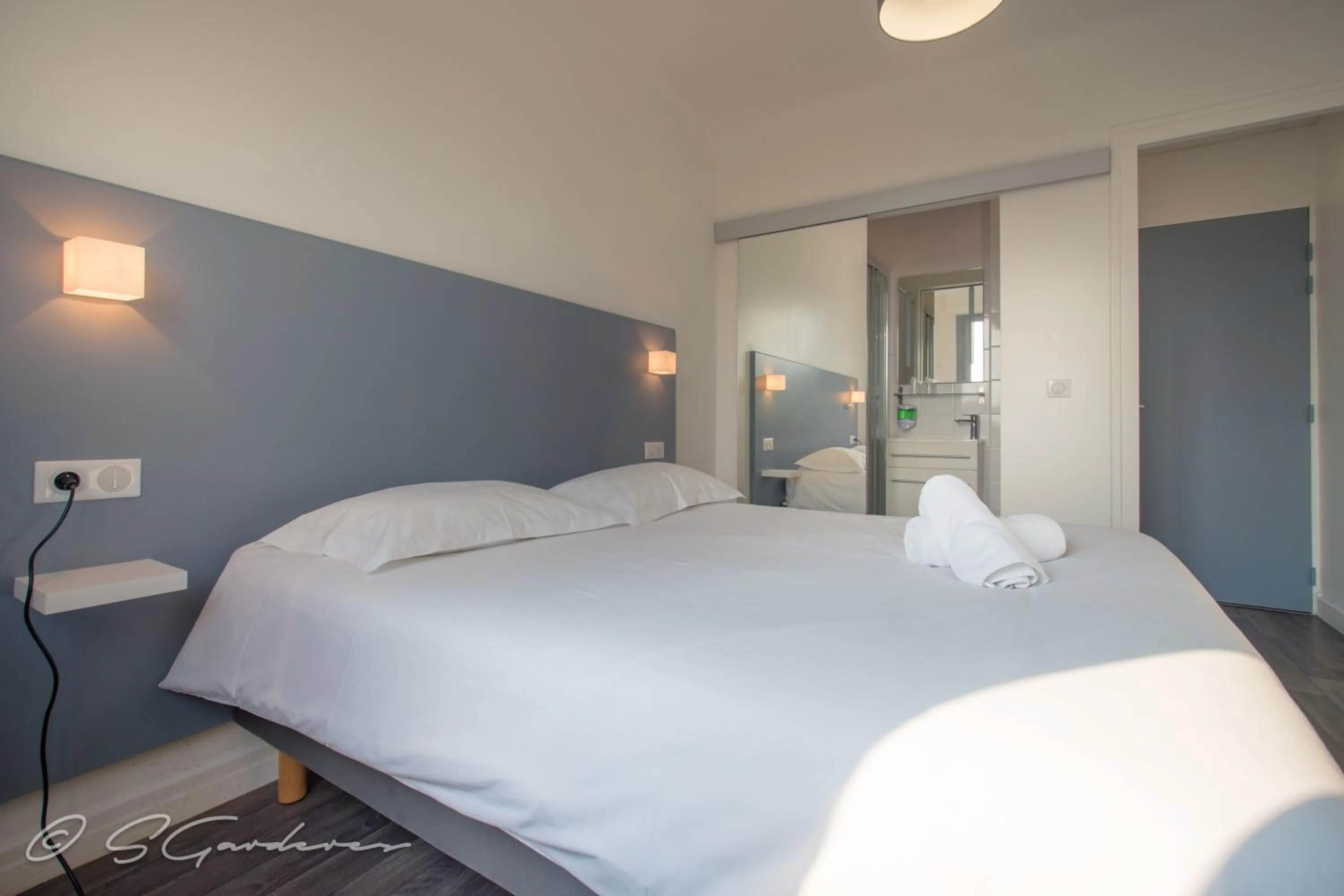 Bedroom, Bed in Le Matisse Pau Centre