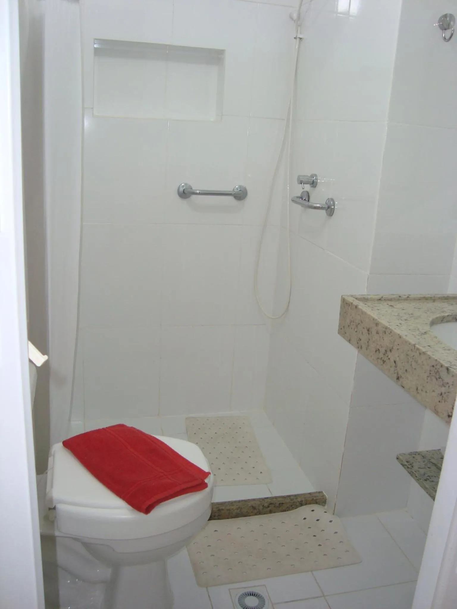 Bathroom in Farol Barra Flat 202