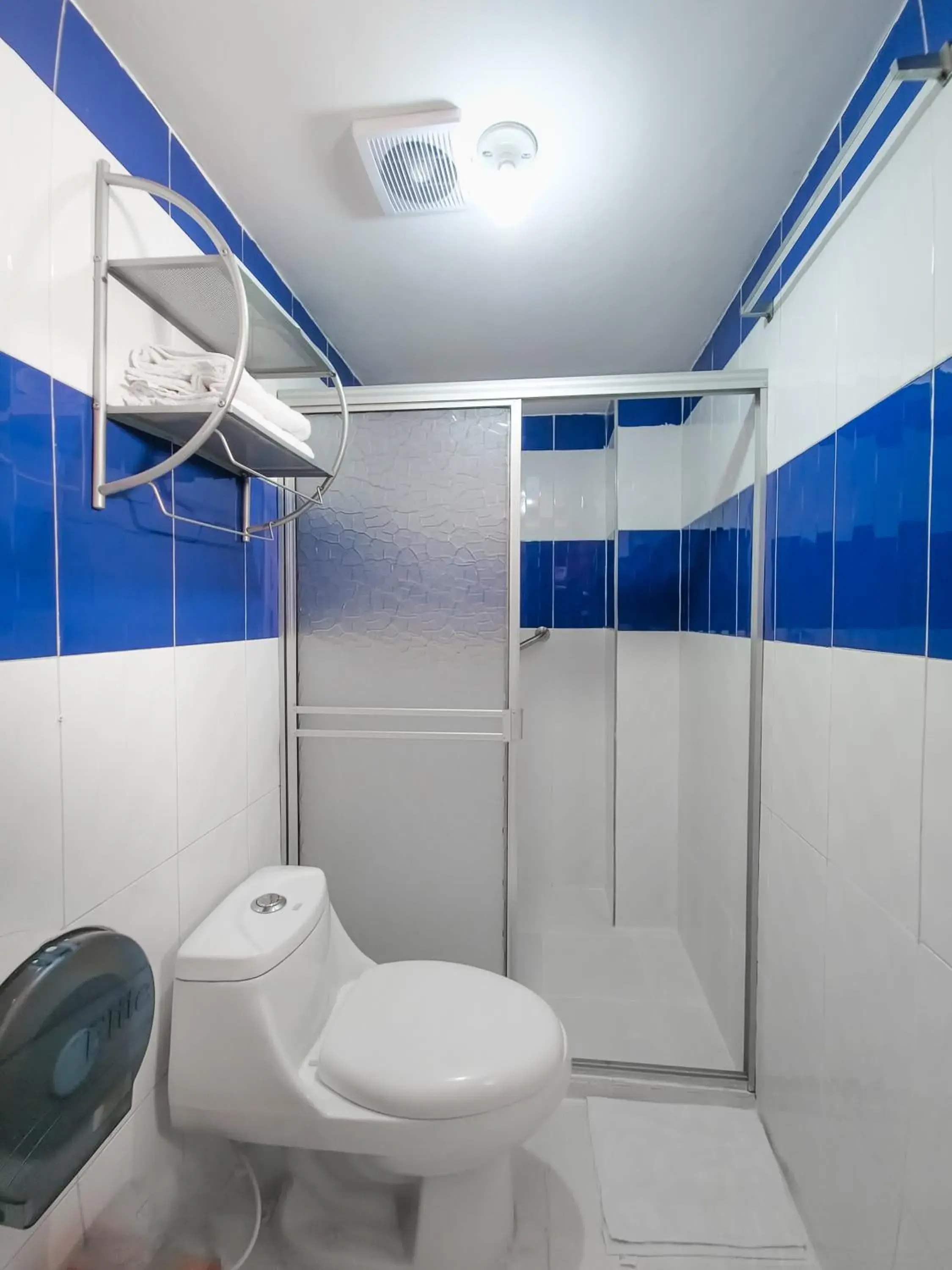 Bathroom in Hotel Avenida 3 Real en el norte de Cali Bathroom in Hotel Avenida 3 Real en el norte de Cali