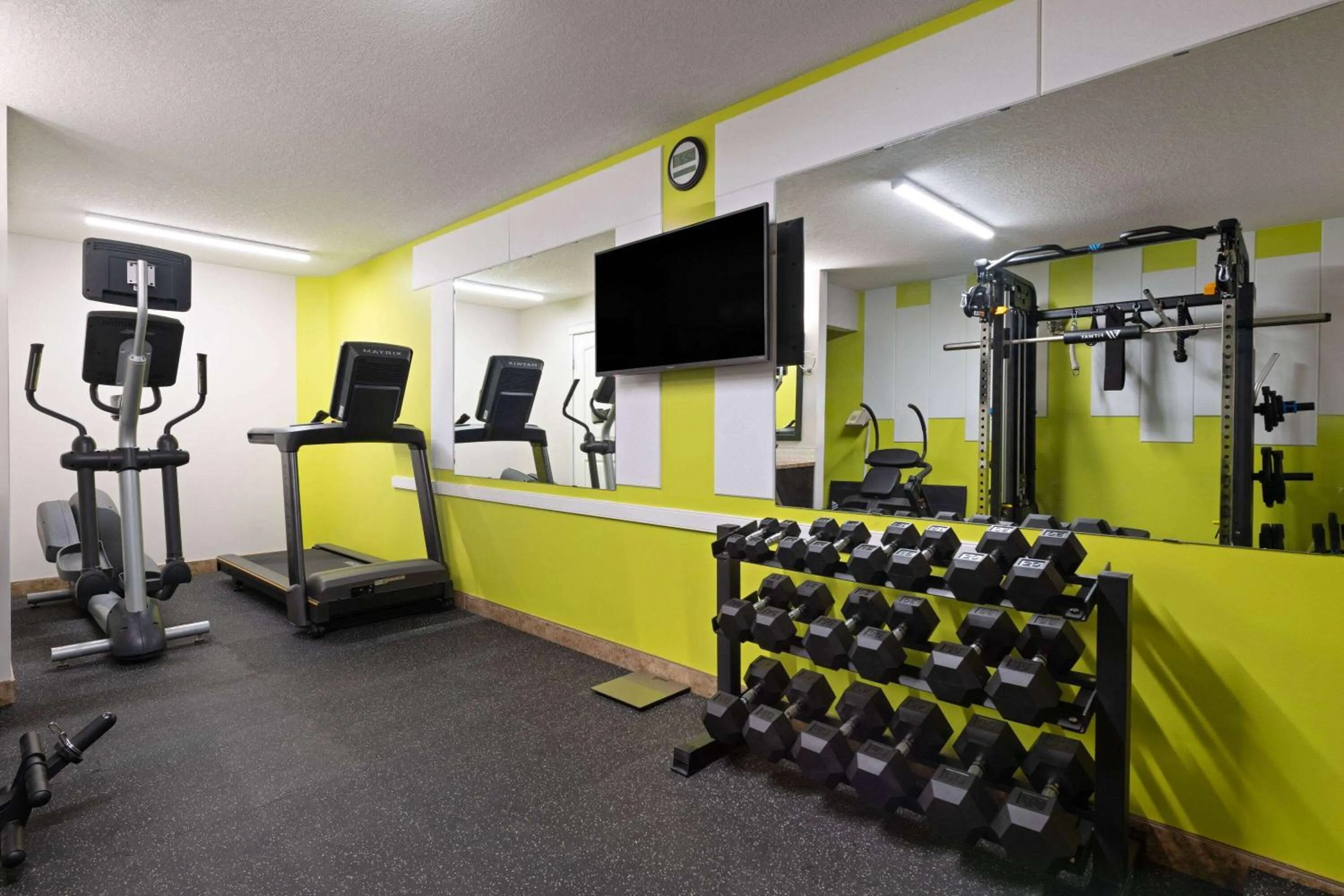 Fitness centre/facilities in Super 8 by Wyndham Fort McMurray