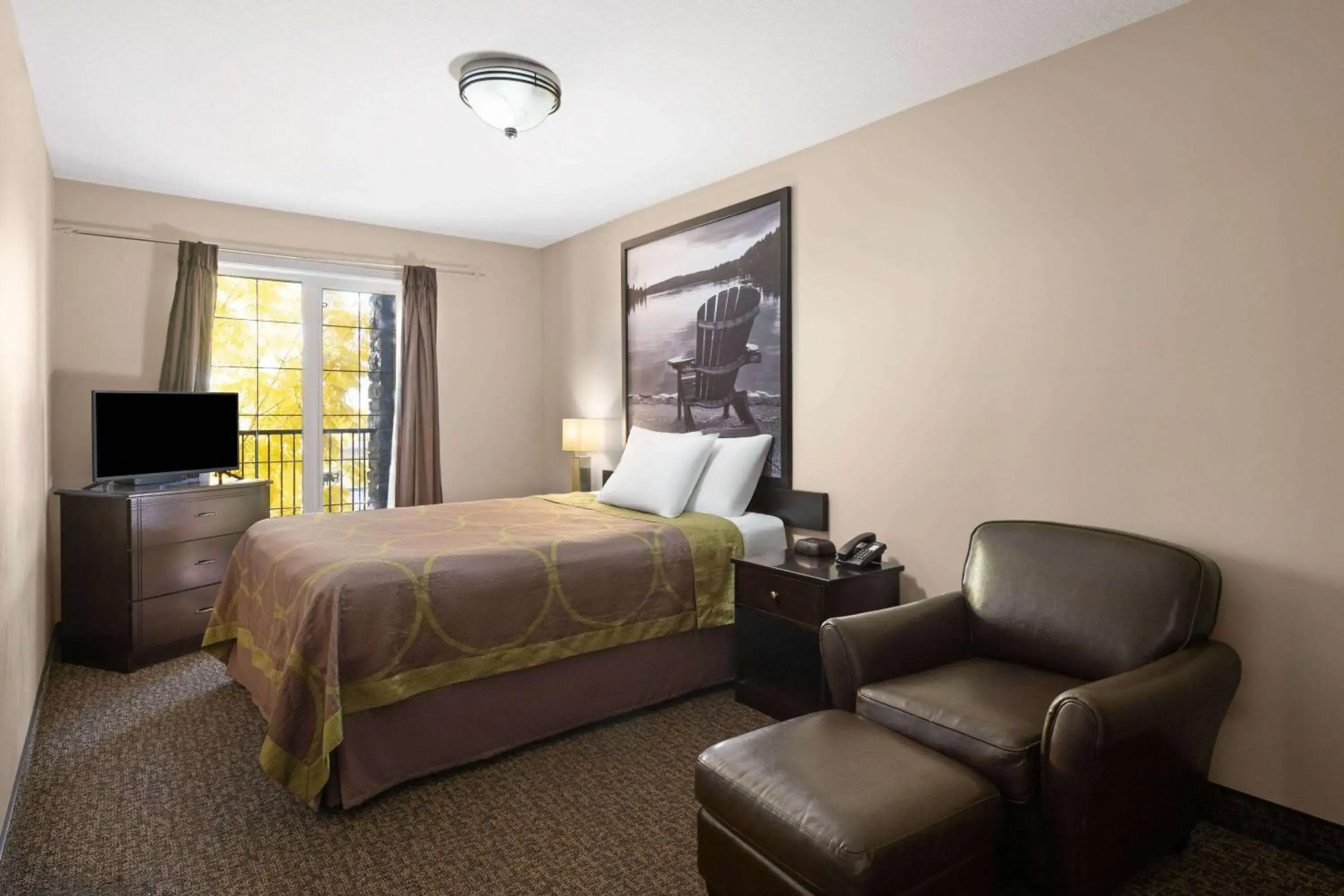 Photo of the whole room, Bed in Super 8 by Wyndham Fort McMurray Photo of the whole room, Bed in Super 8 by Wyndham Fort McMurray