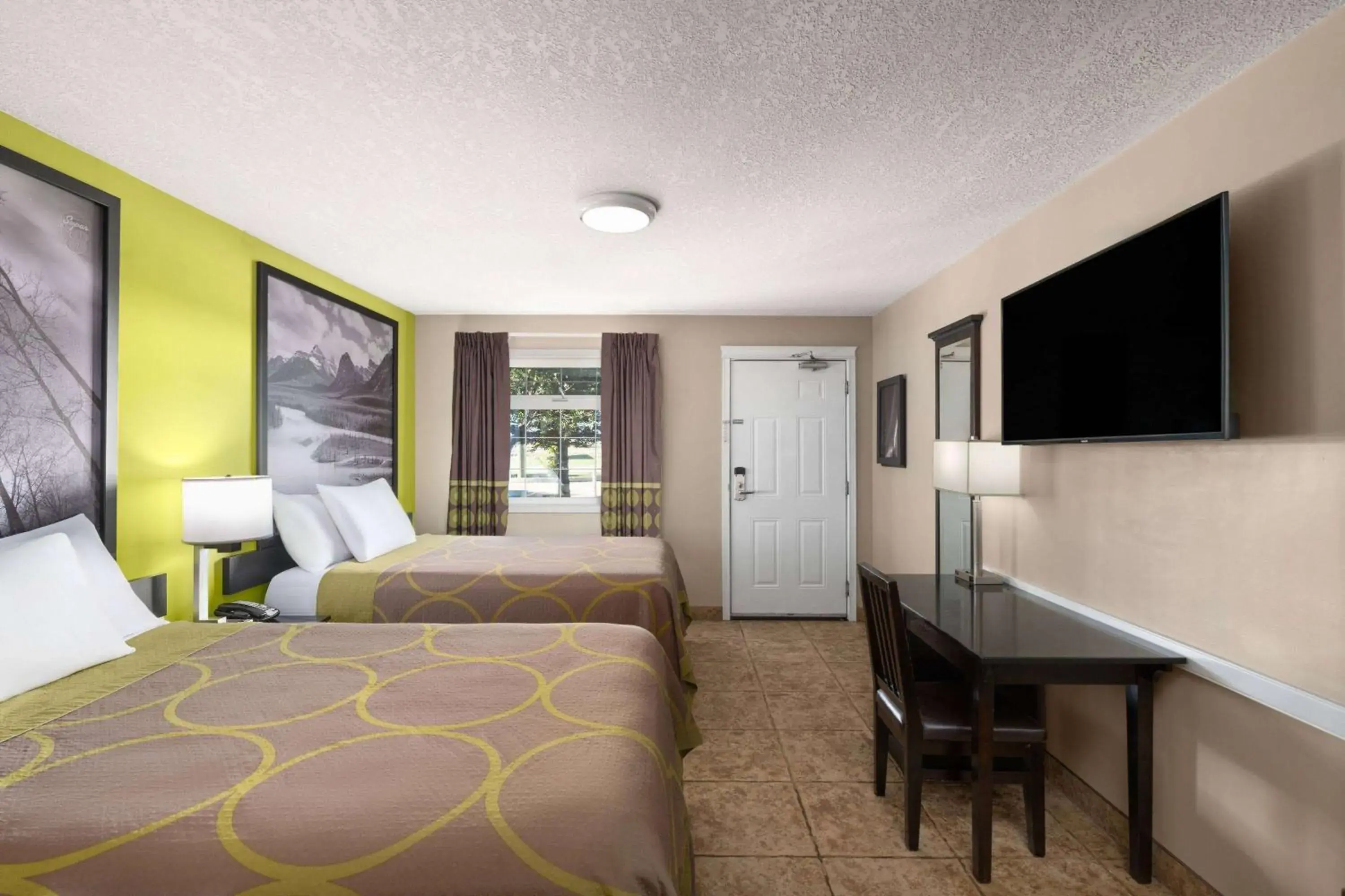 Photo of the whole room, Bed in Super 8 by Wyndham Fort McMurray Photo of the whole room, Bed in Super 8 by Wyndham Fort McMurray