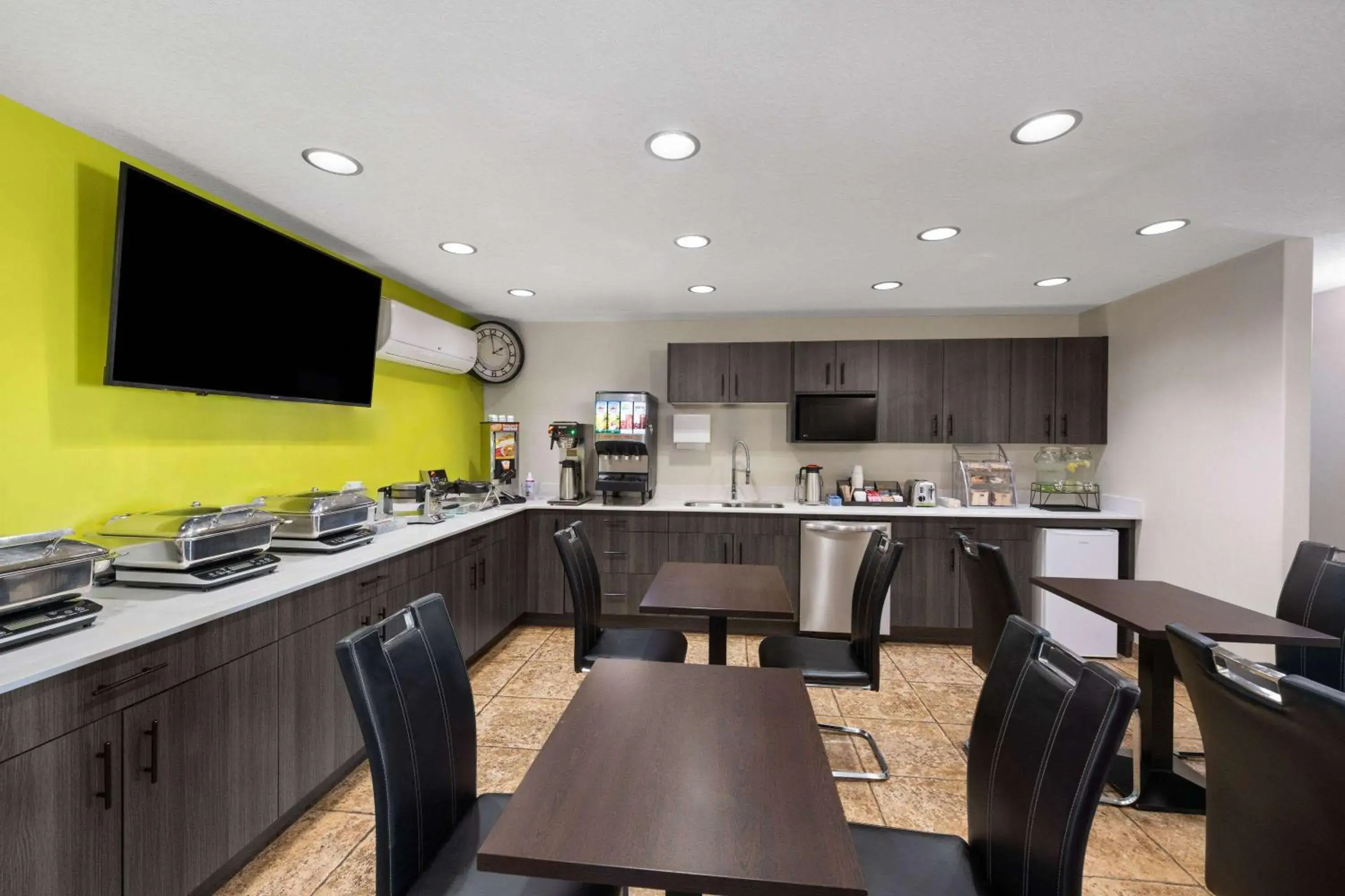 Breakfast in Super 8 by Wyndham Fort McMurray Breakfast in Super 8 by Wyndham Fort McMurray