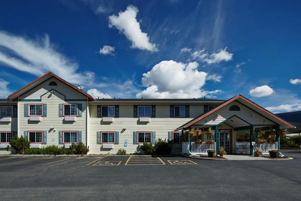 Facade/entrance in Columbine Inn and Suites