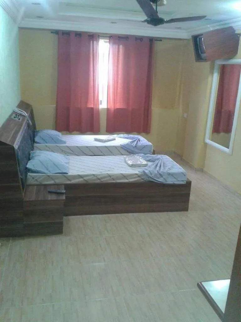 Photo of the whole room, Bed in Hotel Mustang