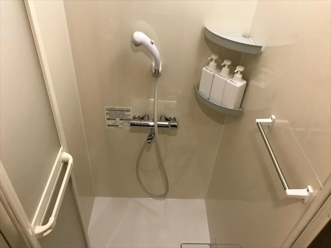 Shower in K's House Takayama Oasis [2nd K's Hostel]