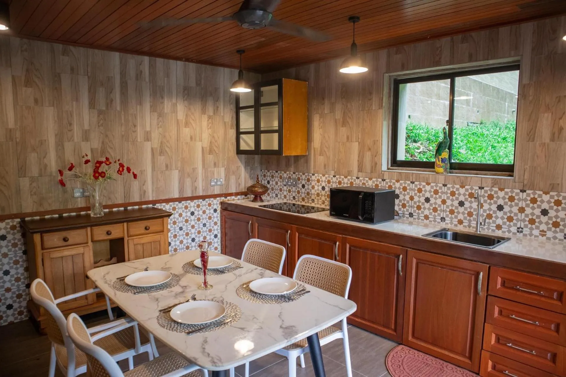 Seating area in De Serenity - Exclusive Jungle Retreat