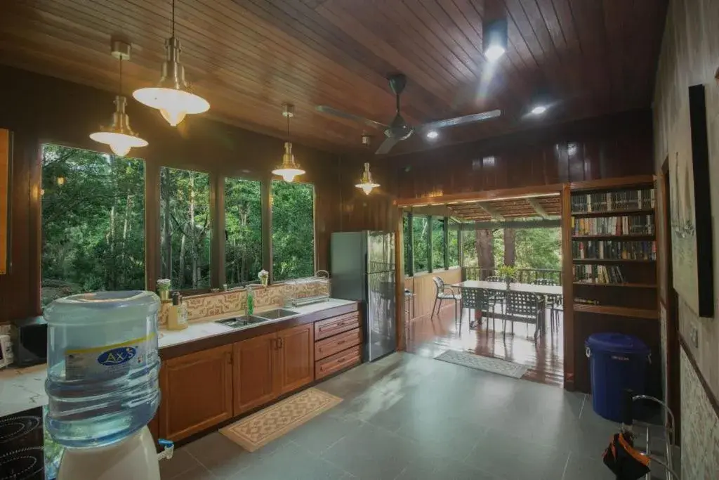 Kitchen or kitchenette in De Serenity - Exclusive Jungle Retreat Kitchen or kitchenette in De Serenity - Exclusive Jungle Retreat