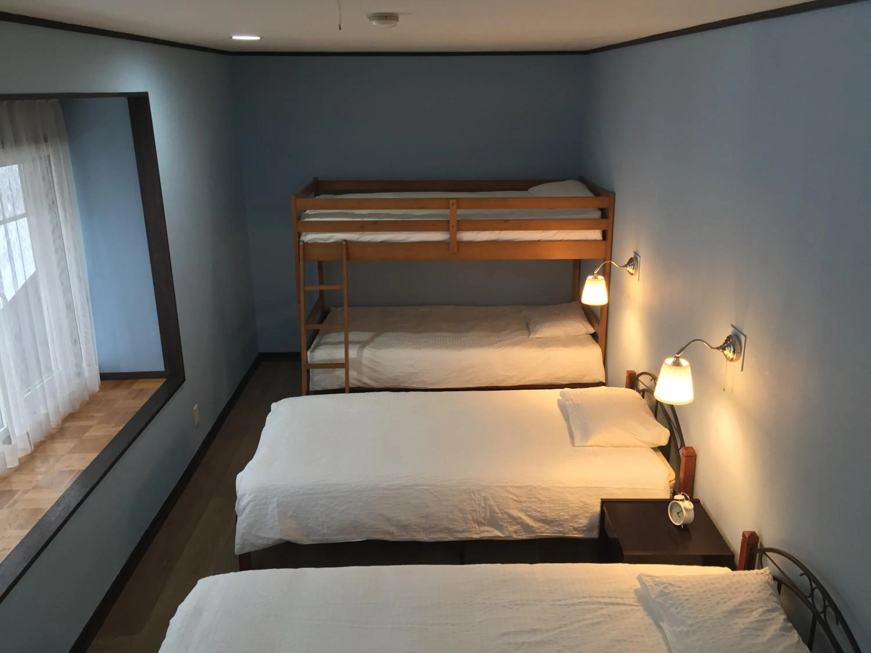 Photo of the whole room, Bed in White Rose Inn