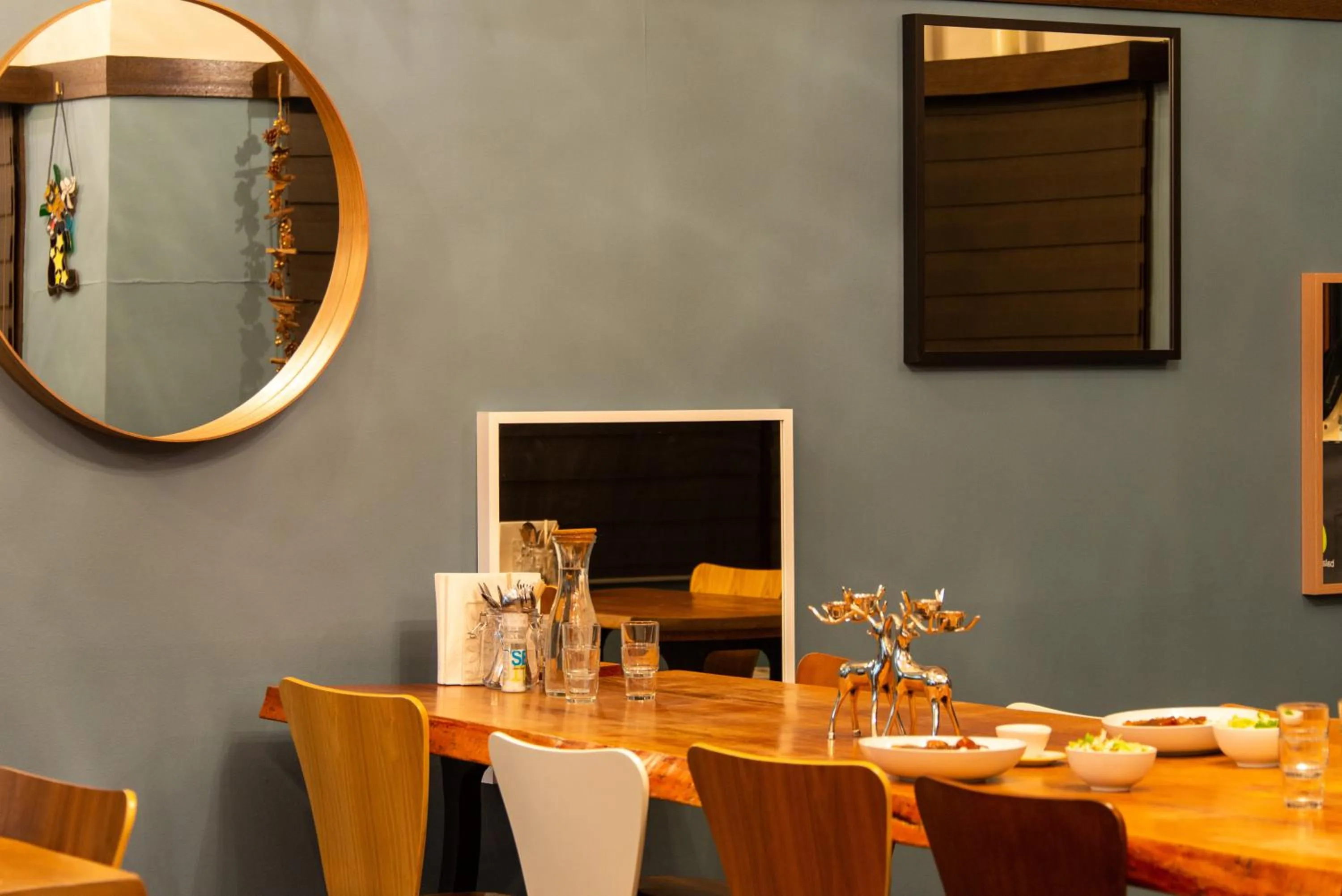 Dining area in White Rose Inn