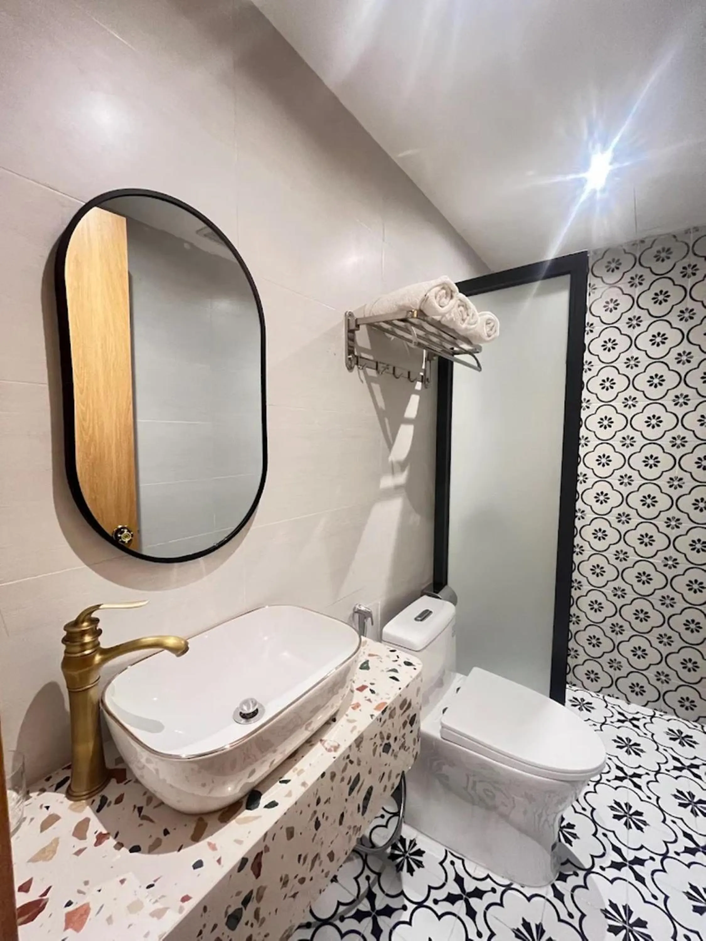 Bathroom in Tuyết Mai Hotel