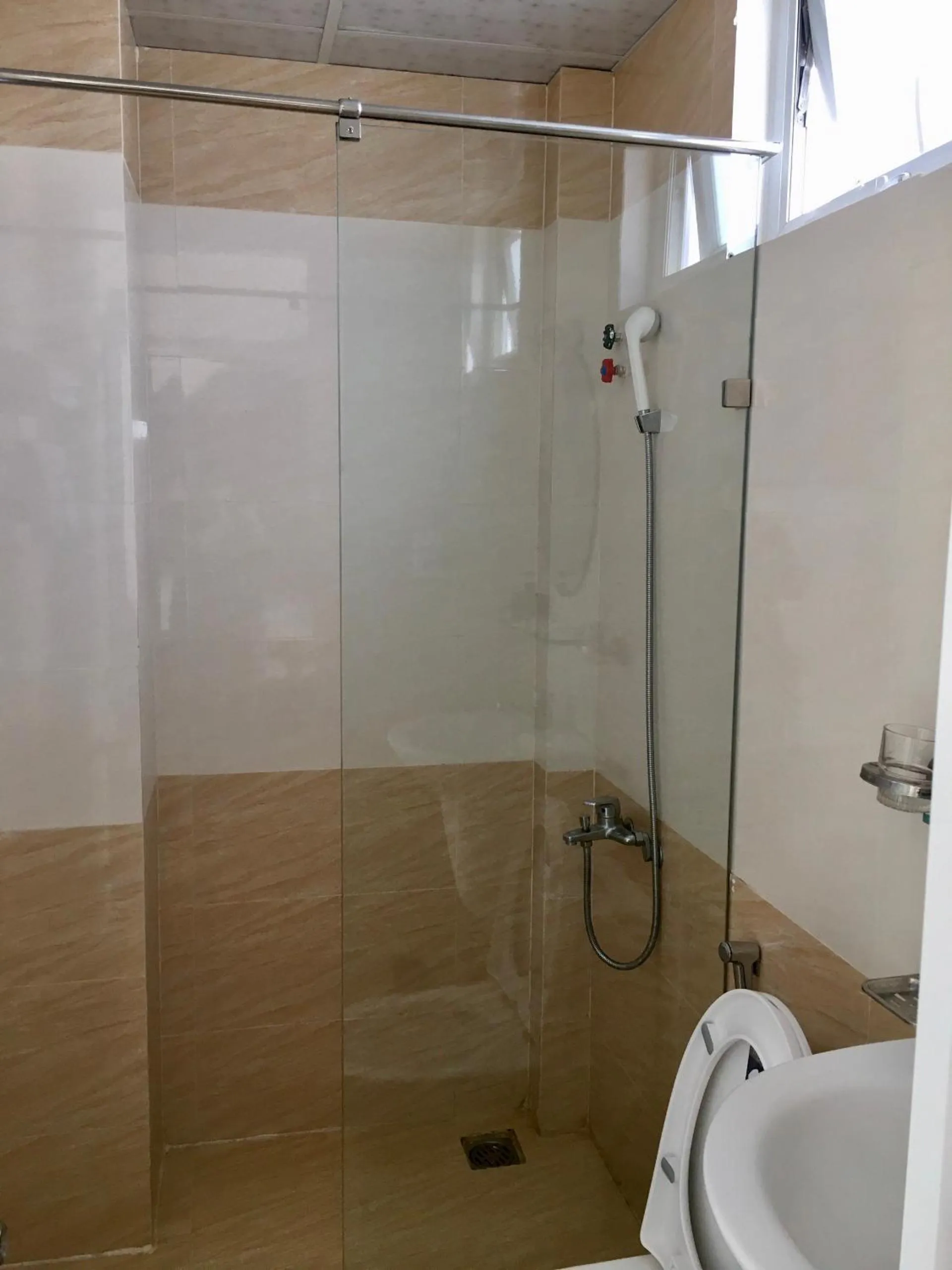 Shower in Tuyết Mai Hotel