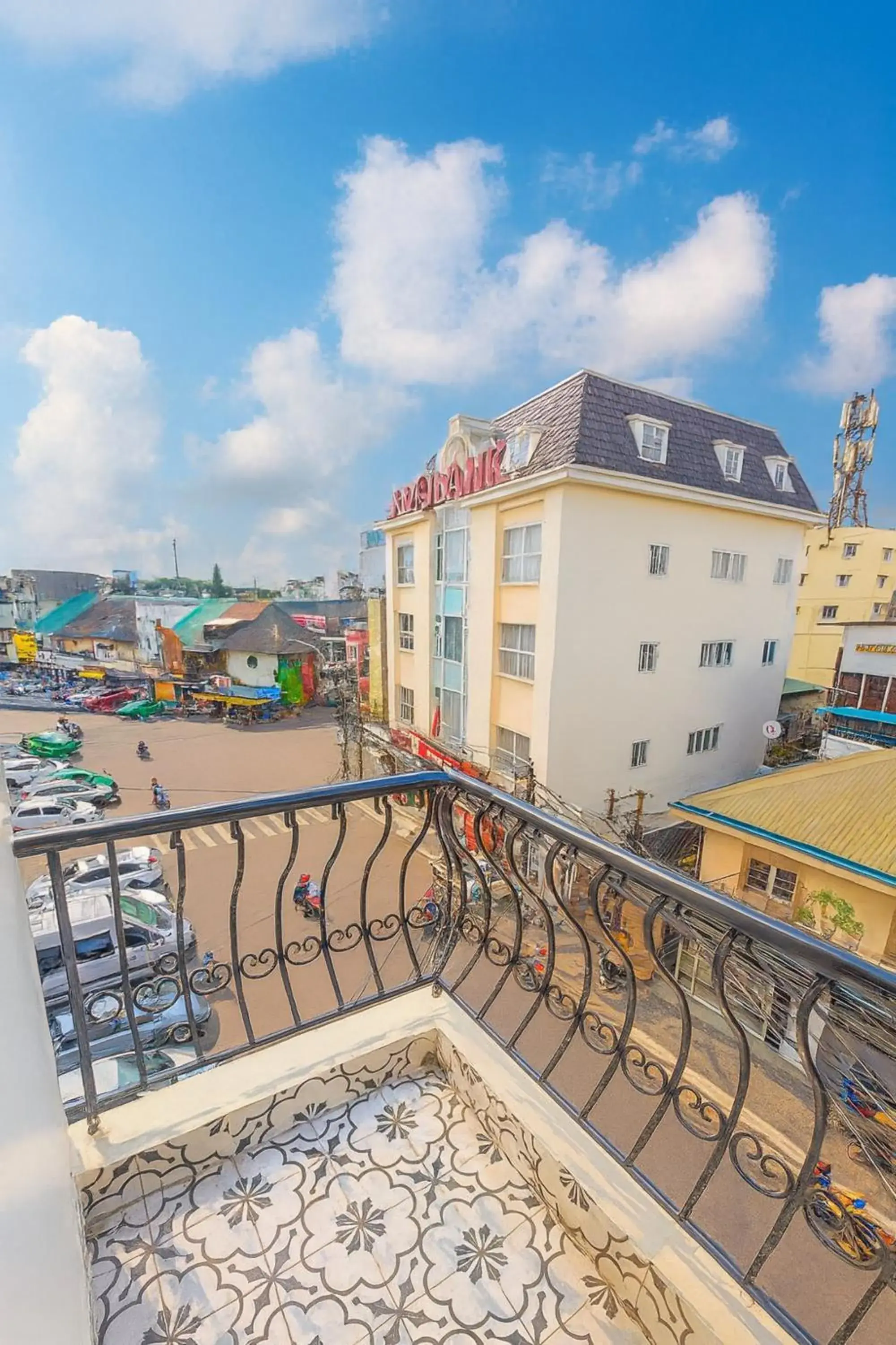 Property building in Tuyết Mai Hotel Property building in Tuyết Mai Hotel